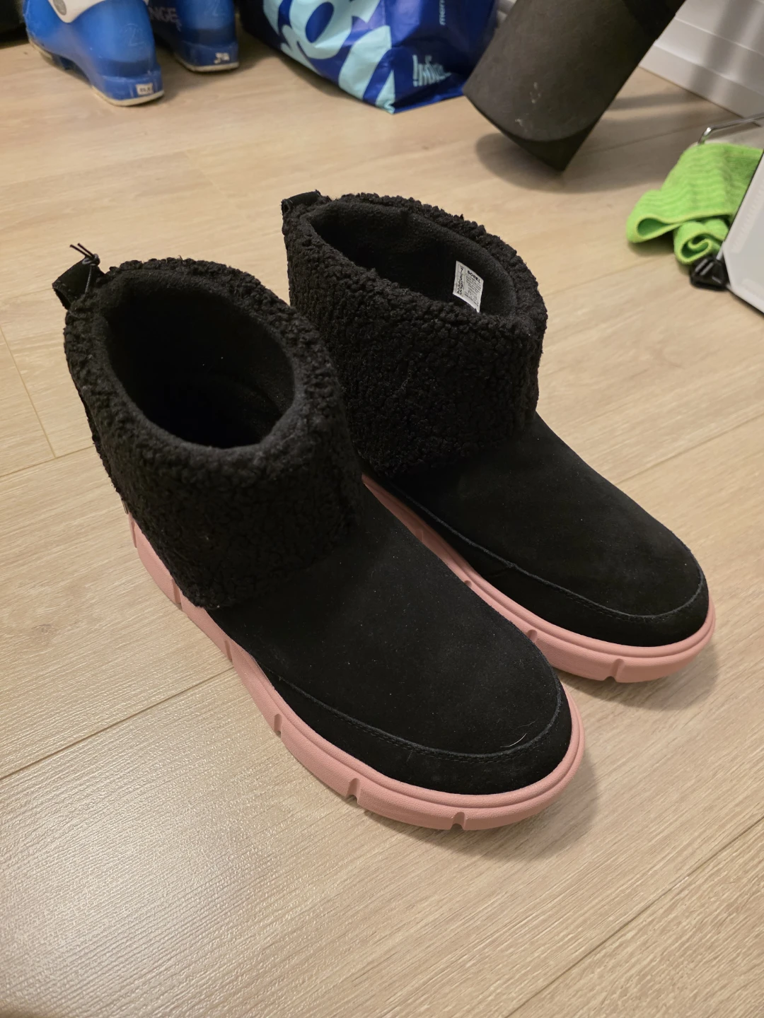 Sorel Black Suede Pink Sole Winter Boots - photo 2