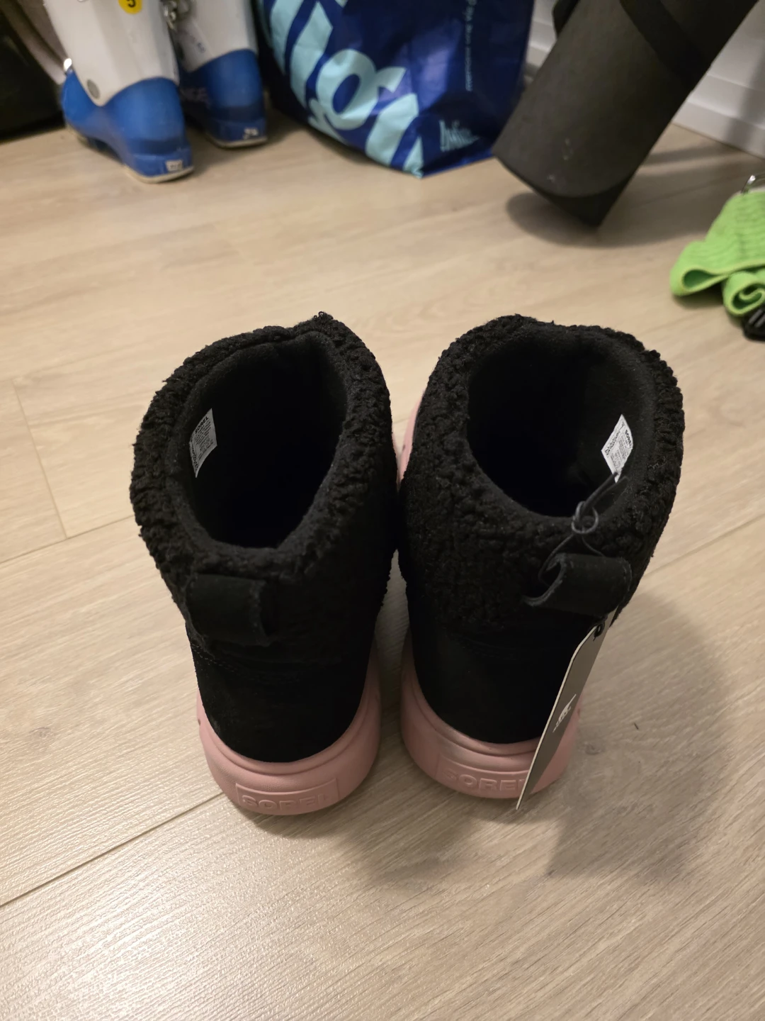 Sorel Black Suede Pink Sole Winter Boots - photo 4
