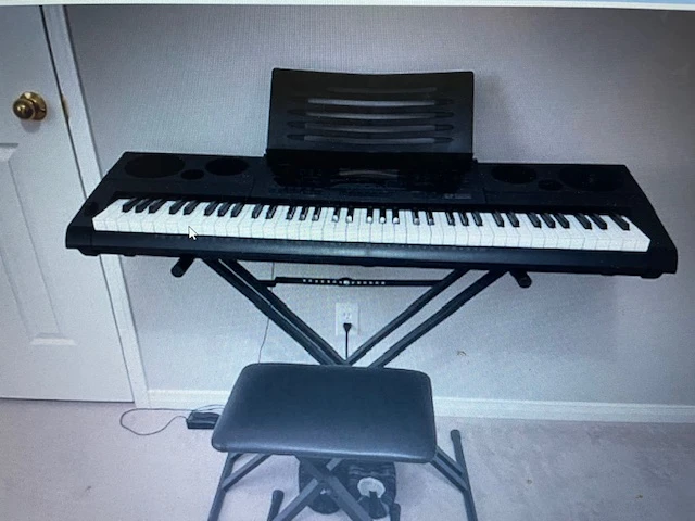 Yamaha Digital Keyboard with Stand and Bench