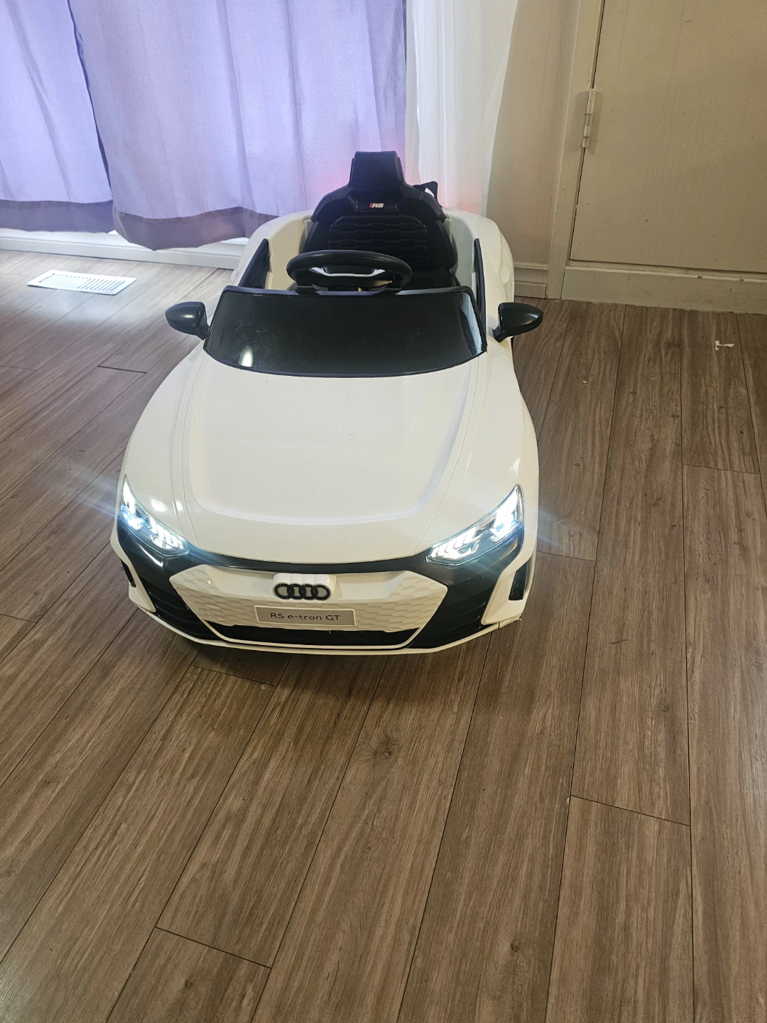 Audi RS e-tron GT Ride-On Car - White - photo 2