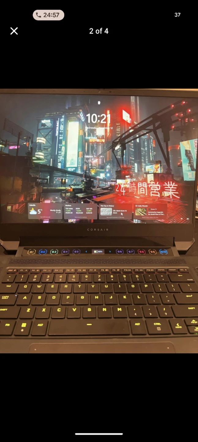 Corsair Gaming Laptop small crack