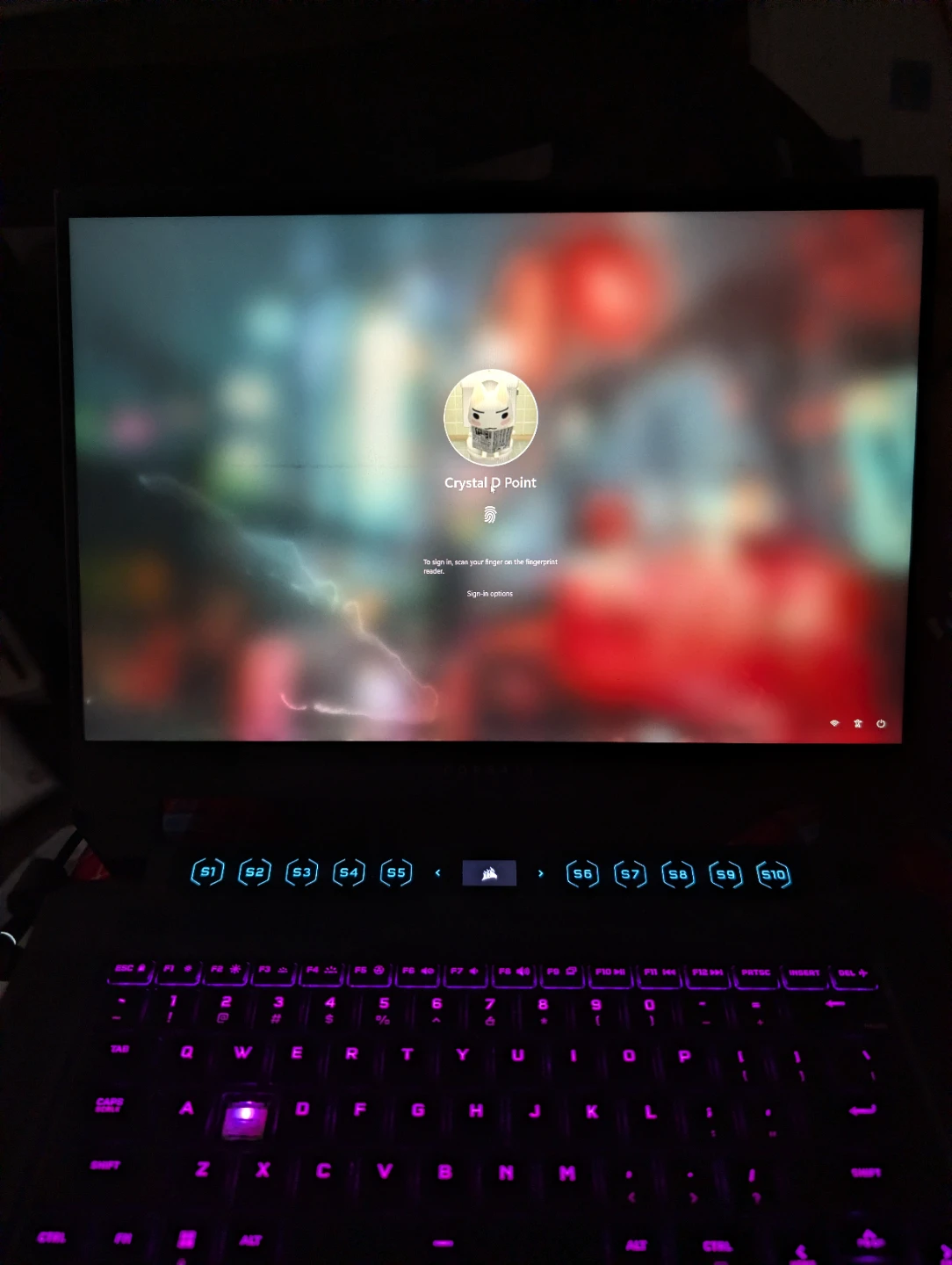 Corsair Gaming Laptop small crack - photo 5