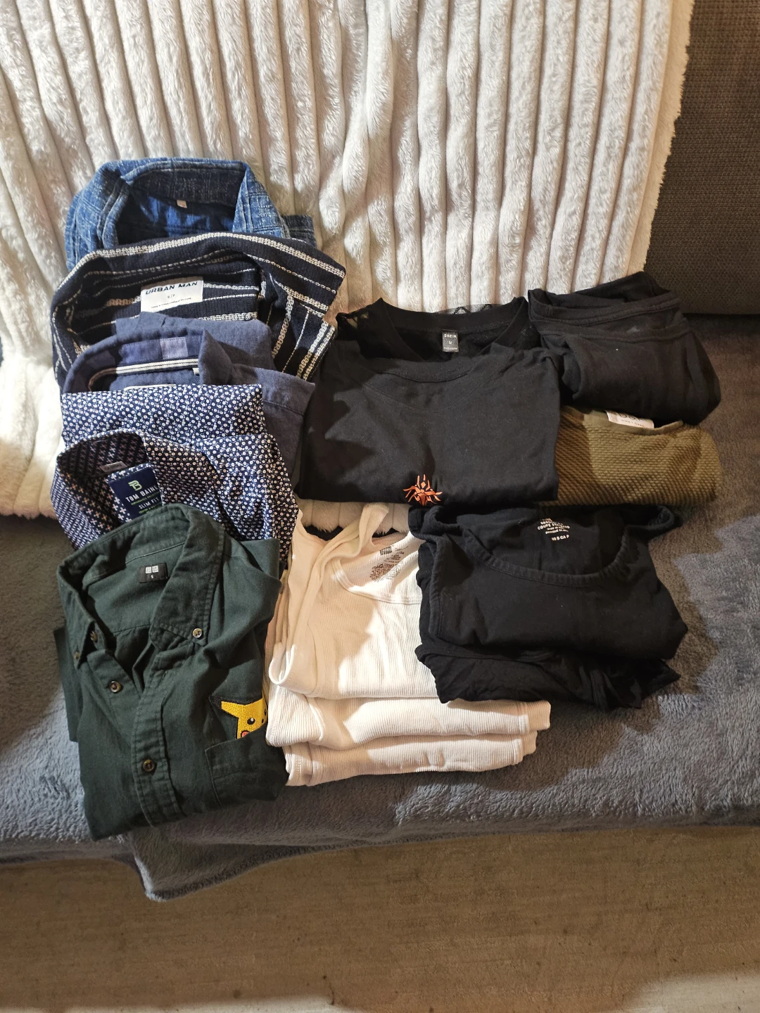 2 Bundles of Men's clothes (S-M) - photo 2