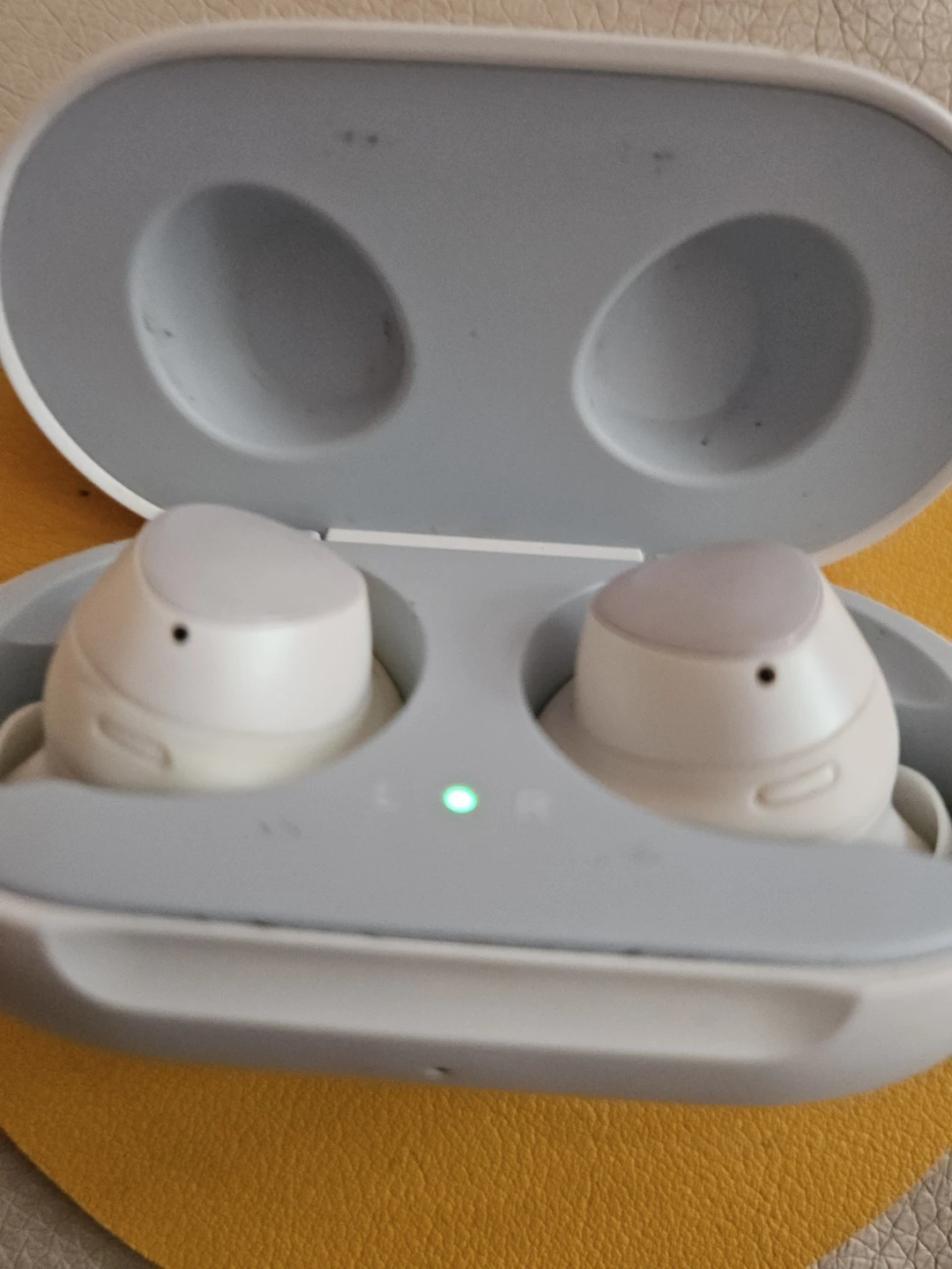 Samsung Galaxy Buds+ White - photo 3