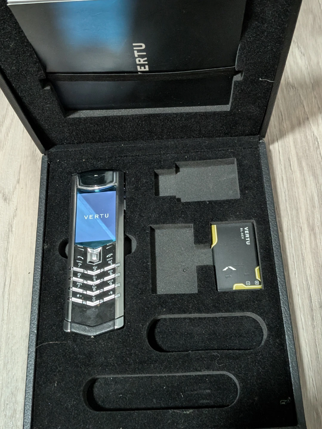 Vertu Luxury Mobile Phone - photo 4