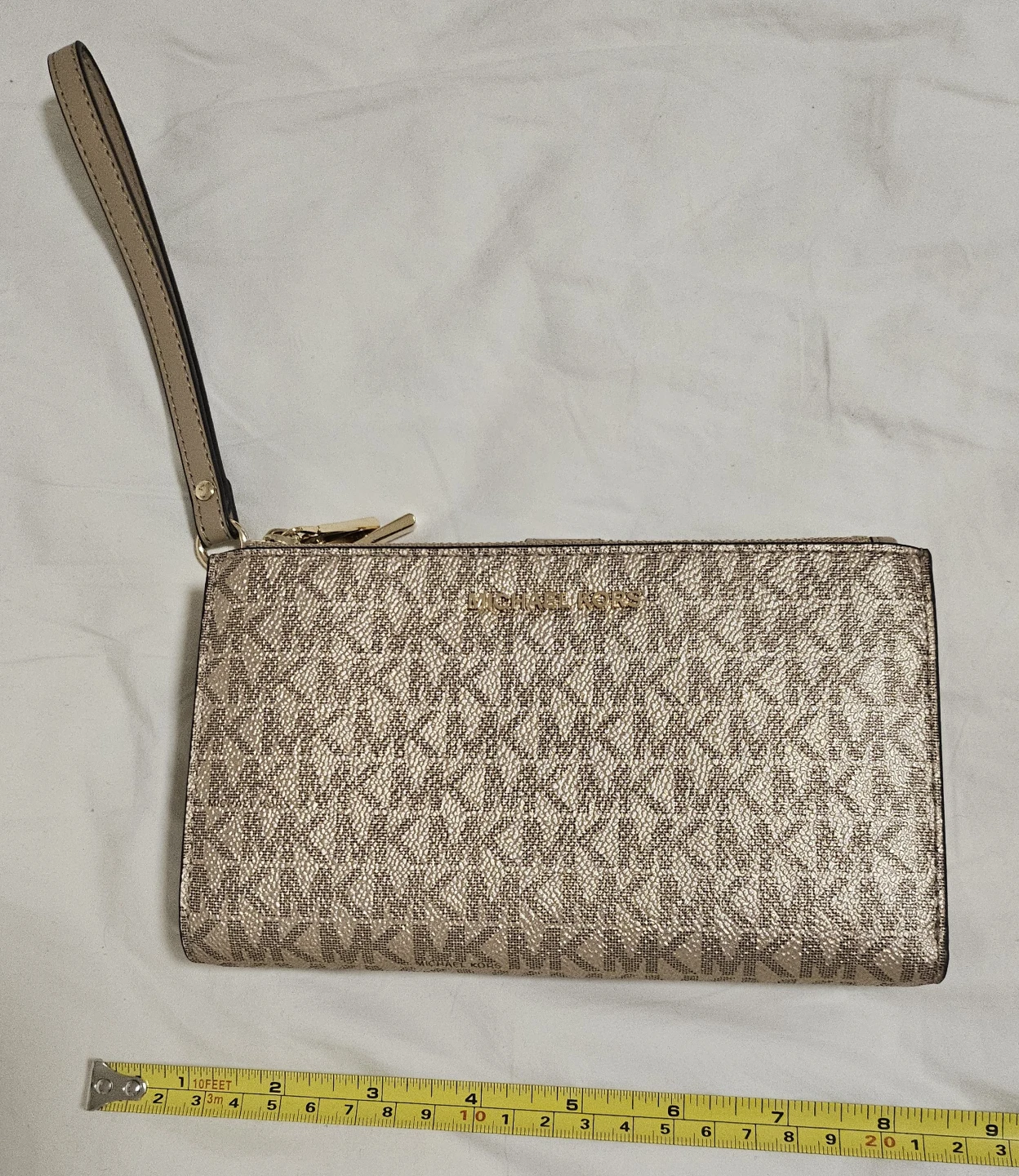 michael kors wristlet wallet
