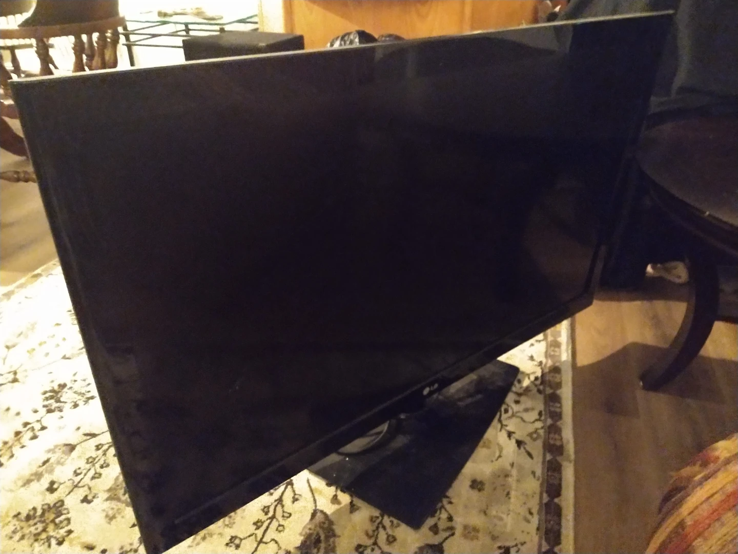 LG 46" HD 1080p LCD TV (HDMI NOT WORKING) TV STILL TURNS ON - photo 3