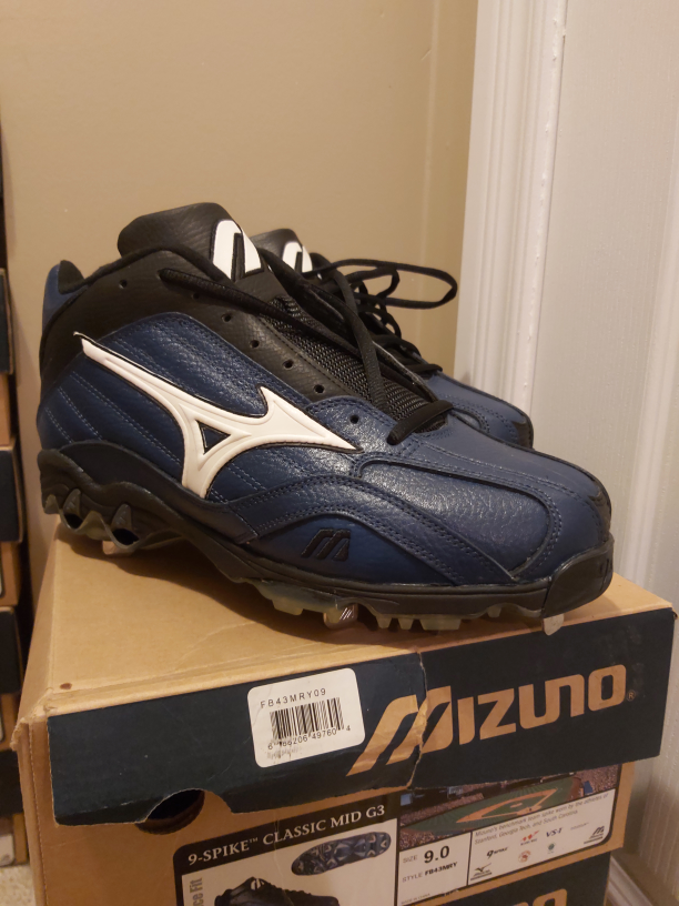 NEW Size 9 Mizuno 9-Spike Classic Mid G3 Baseball Cleats