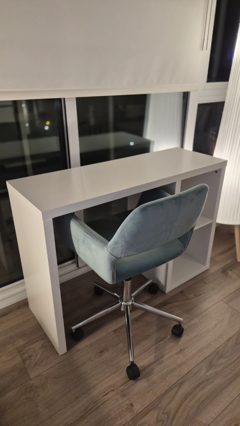 Modern Work-From-Home Desk & Chair – Excellent Condition - photo 2
