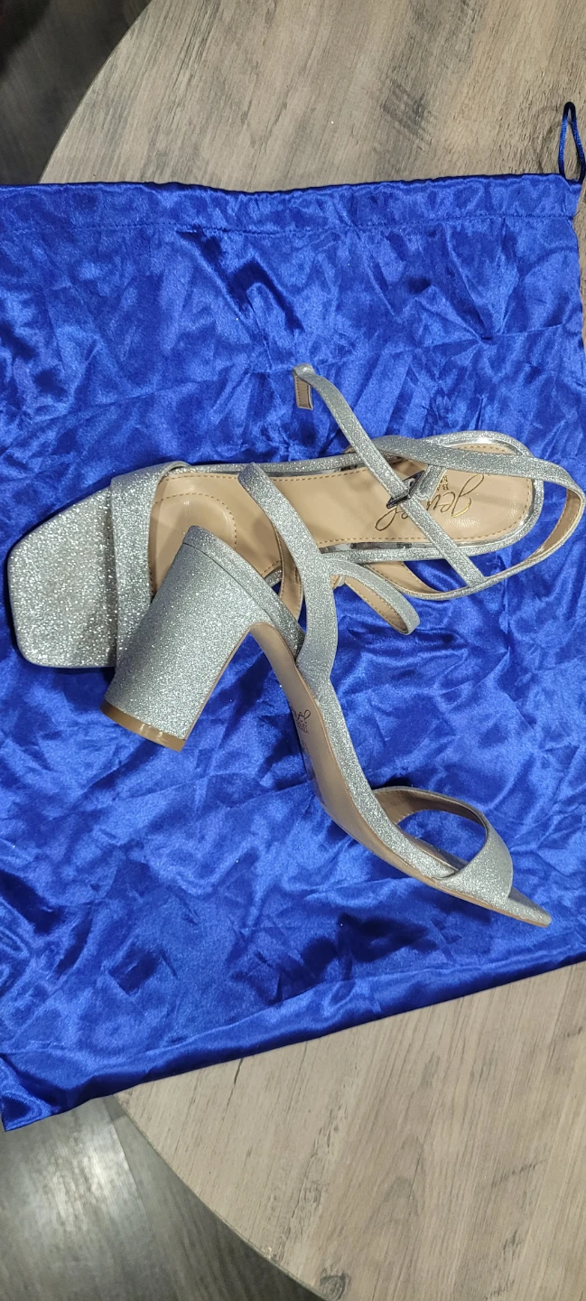 Jewel Badgley Mischka Silver Heels, Size 5.5 - photo 2