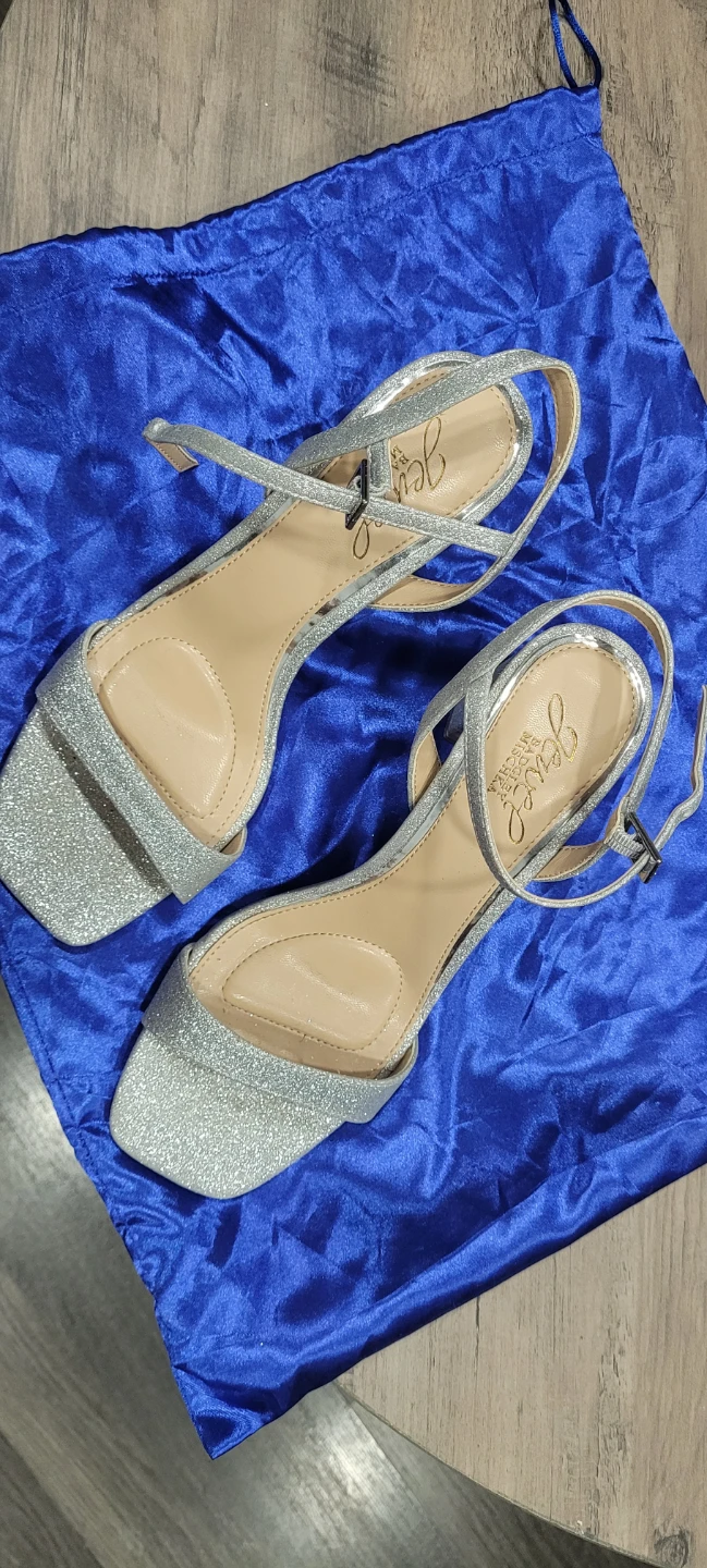 Jewel Badgley Mischka Silver Heels, Size 5.5 - photo 3
