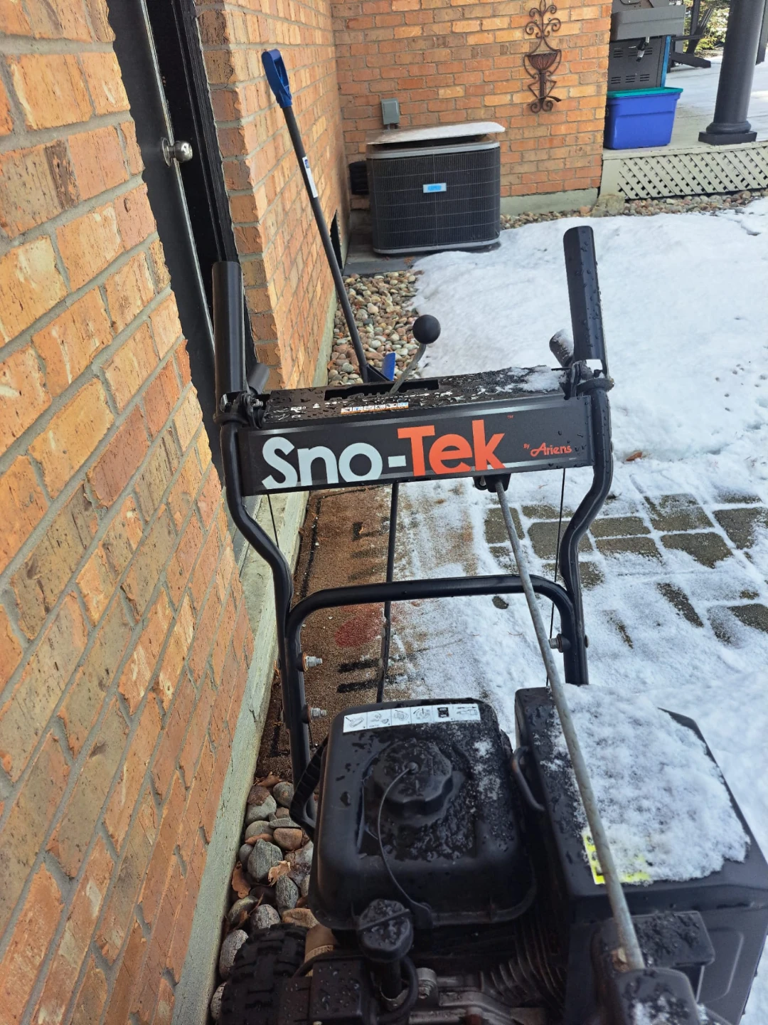 Sno-Tek Ariens 28" Snow Blower - photo 3