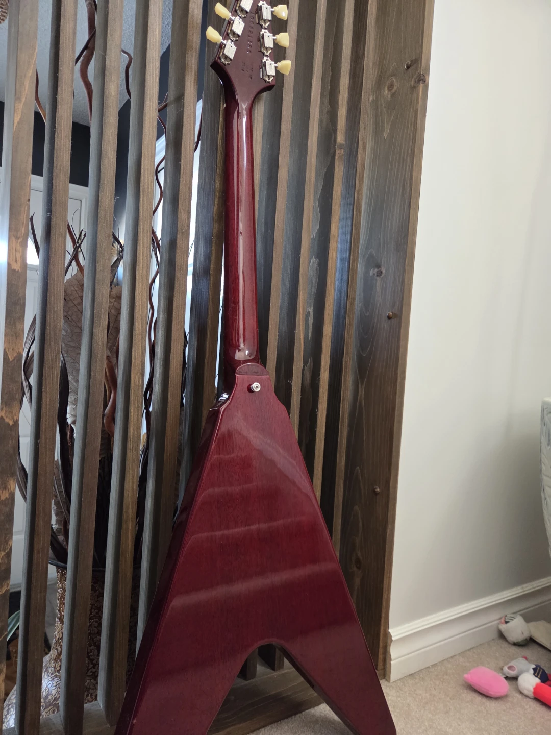 Gibson cherry flying V guitar - photo 4