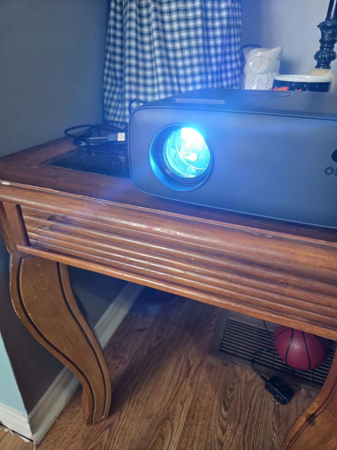 onn. Projector with Remote and screen - photo 3