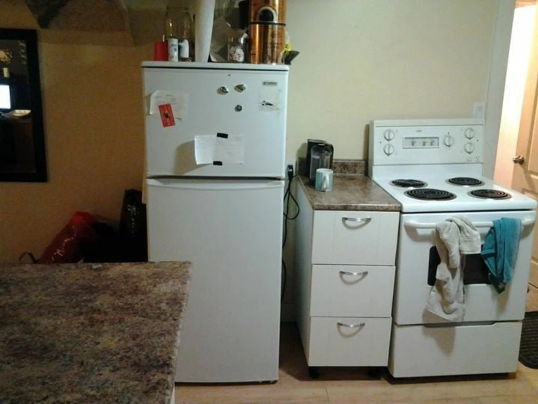 Basement Suite Rental, 1-bdrm. Professionals/Students prefered. - photo 2