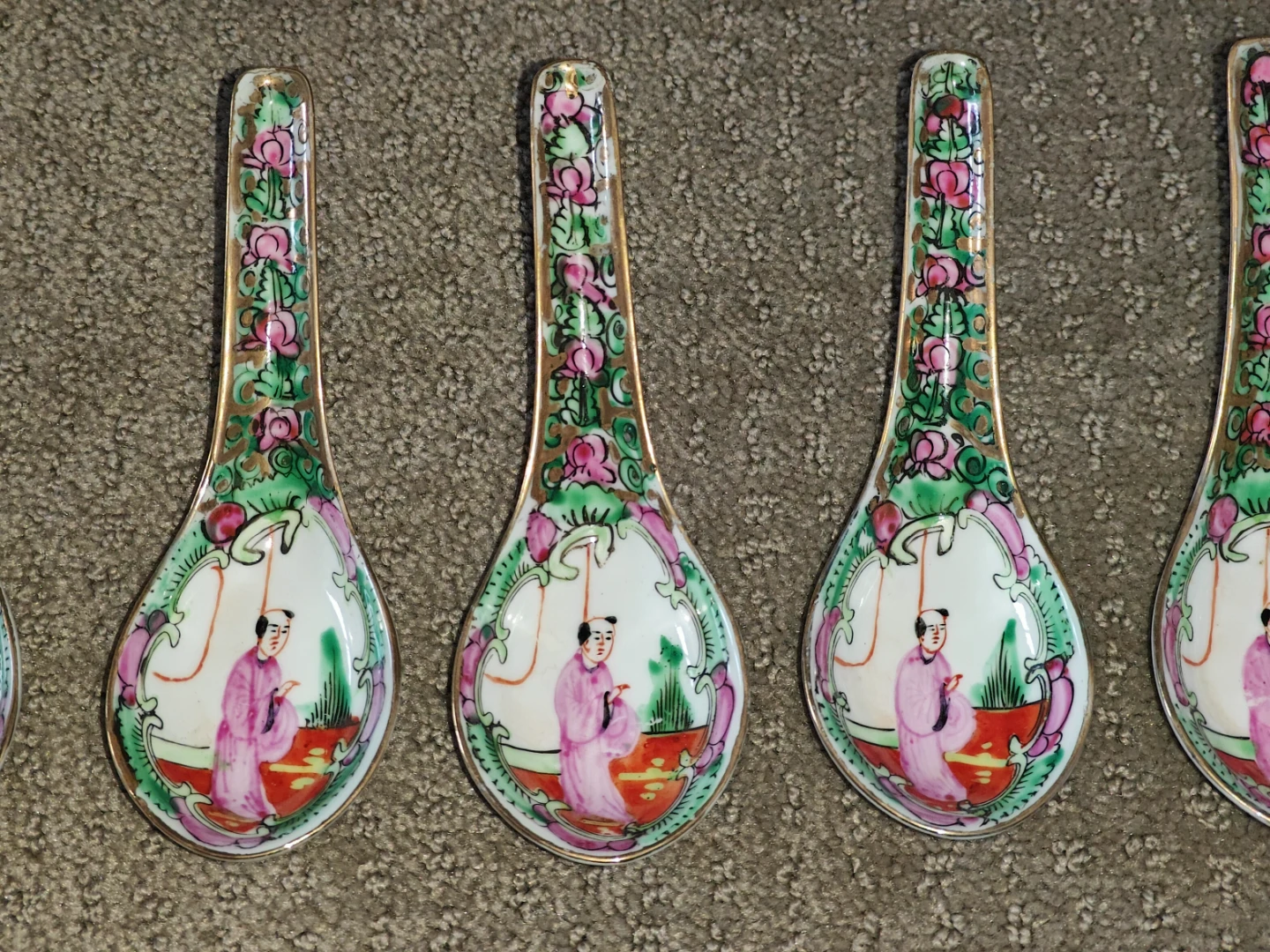 10 Chinese Rose Medallion Famille Porcelain Painted Soup Spoon - photo 3
