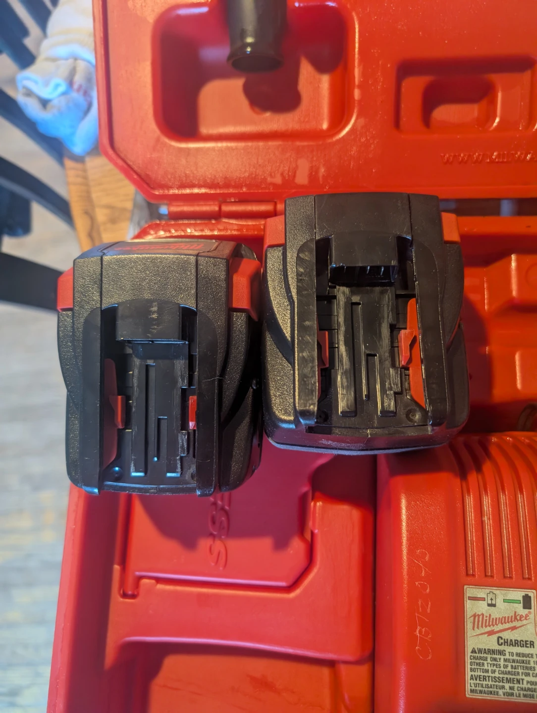 M18 Cordless hammerDrill with 2 Batteries and Charger - photo 3