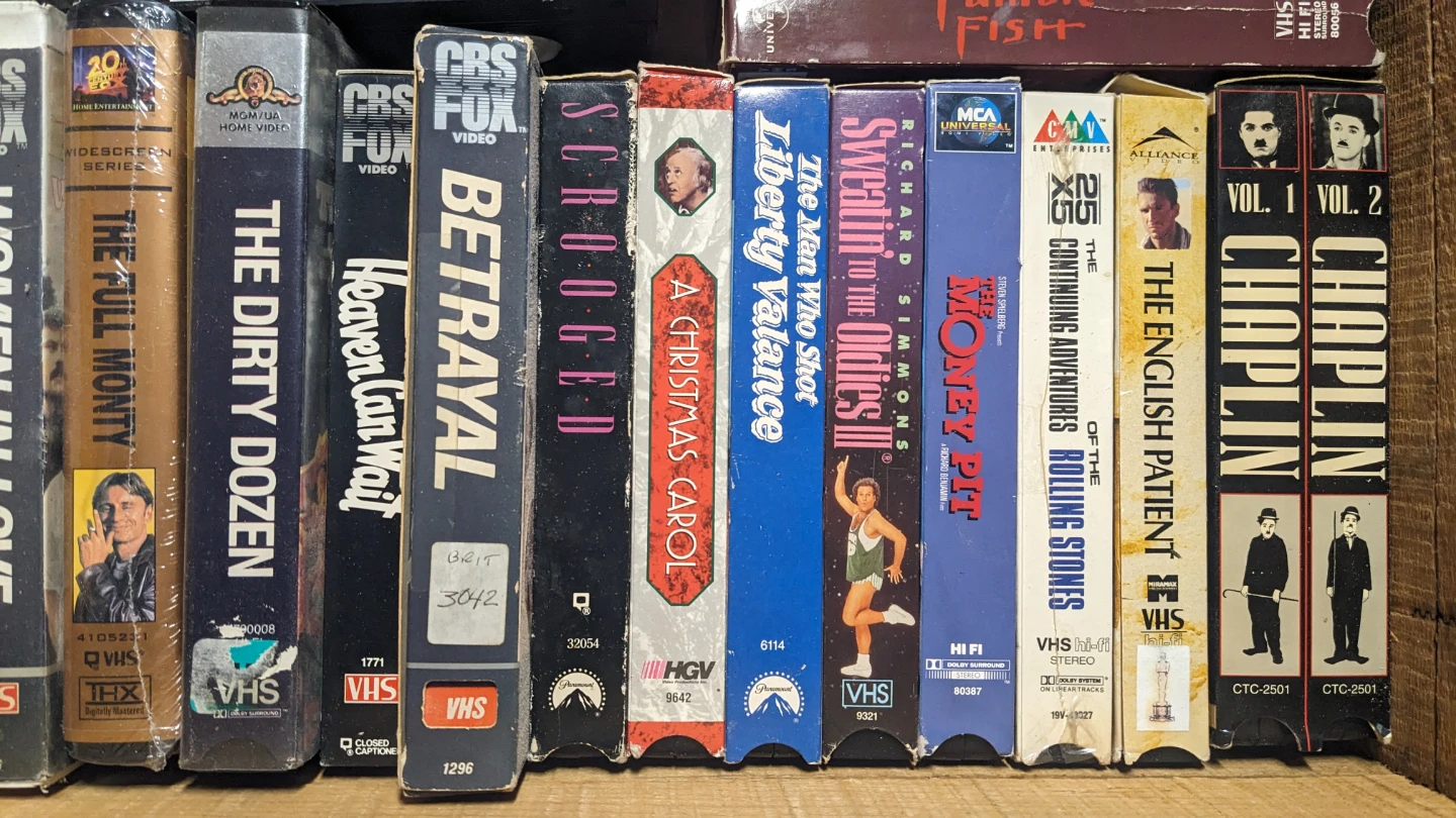VHS Tapes: D2, Jumanji II, Peter Pan, Batman + More! - photo 2
