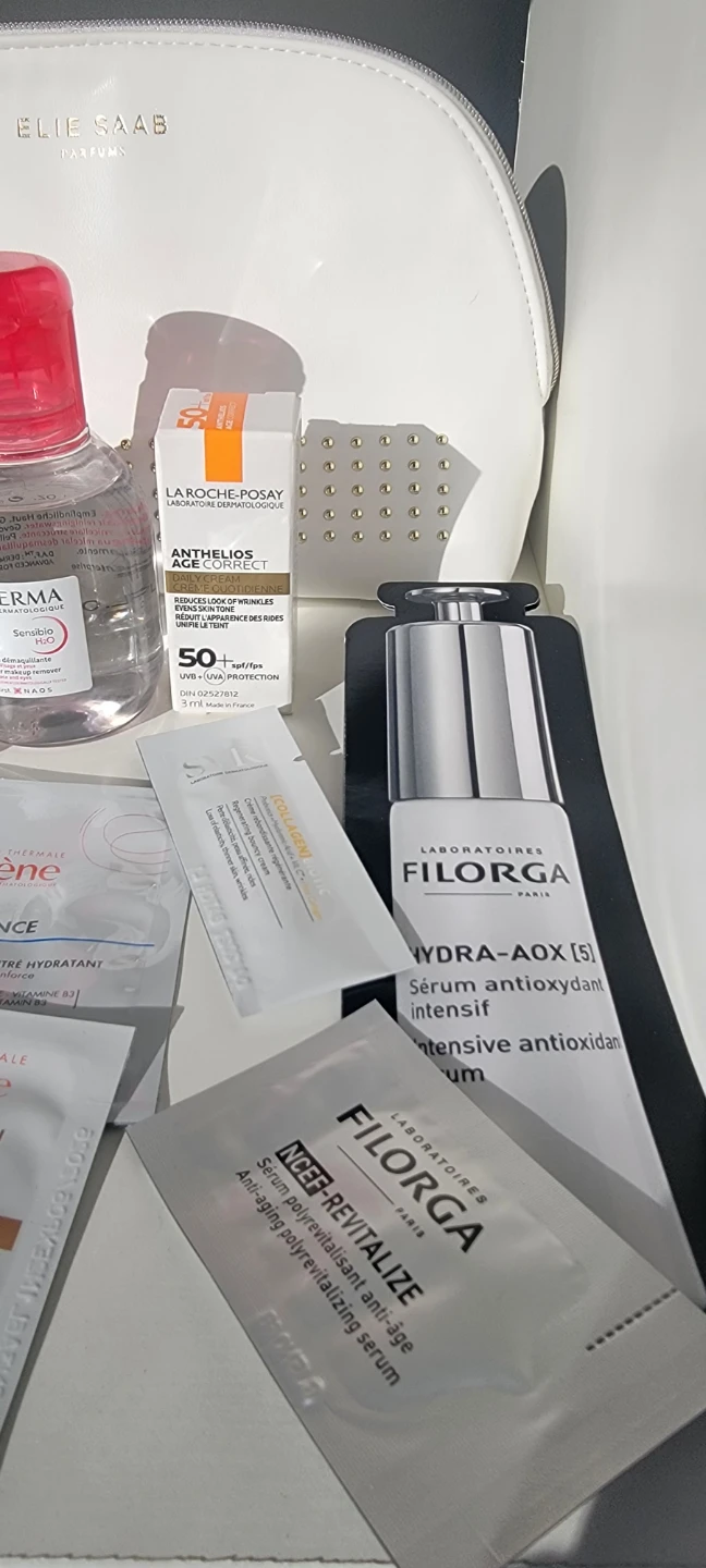 Elie Saab Cosmetics Bag with Skincare Samples - photo 4