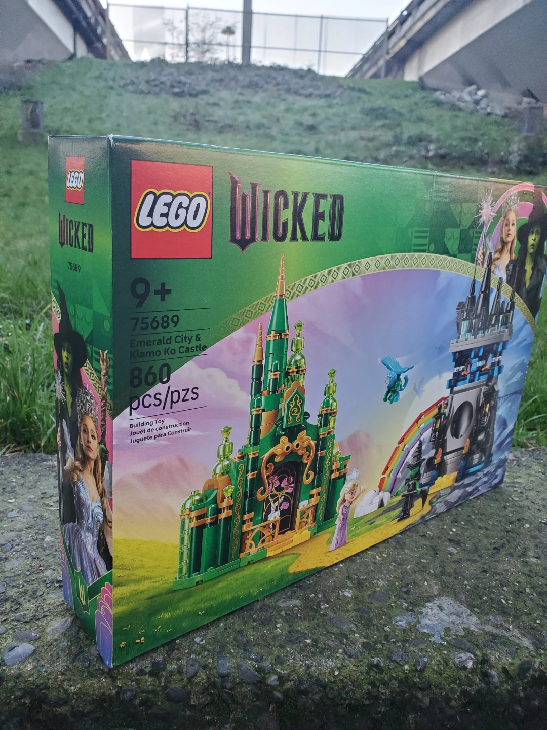LEGO Wicked Emerald City & Kiamo Ko Castle 75689