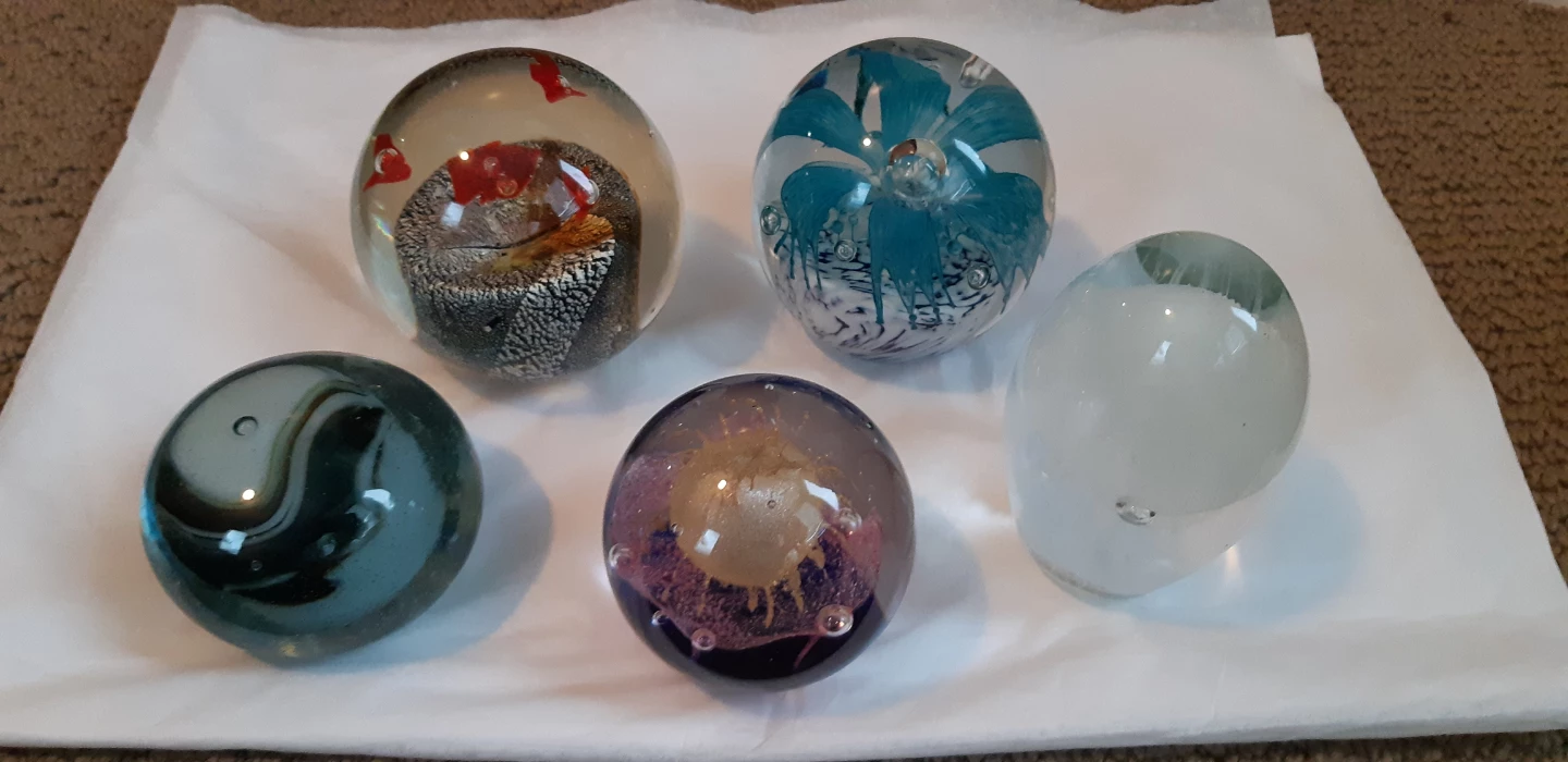 5 Gorgeous Glass Paperweights