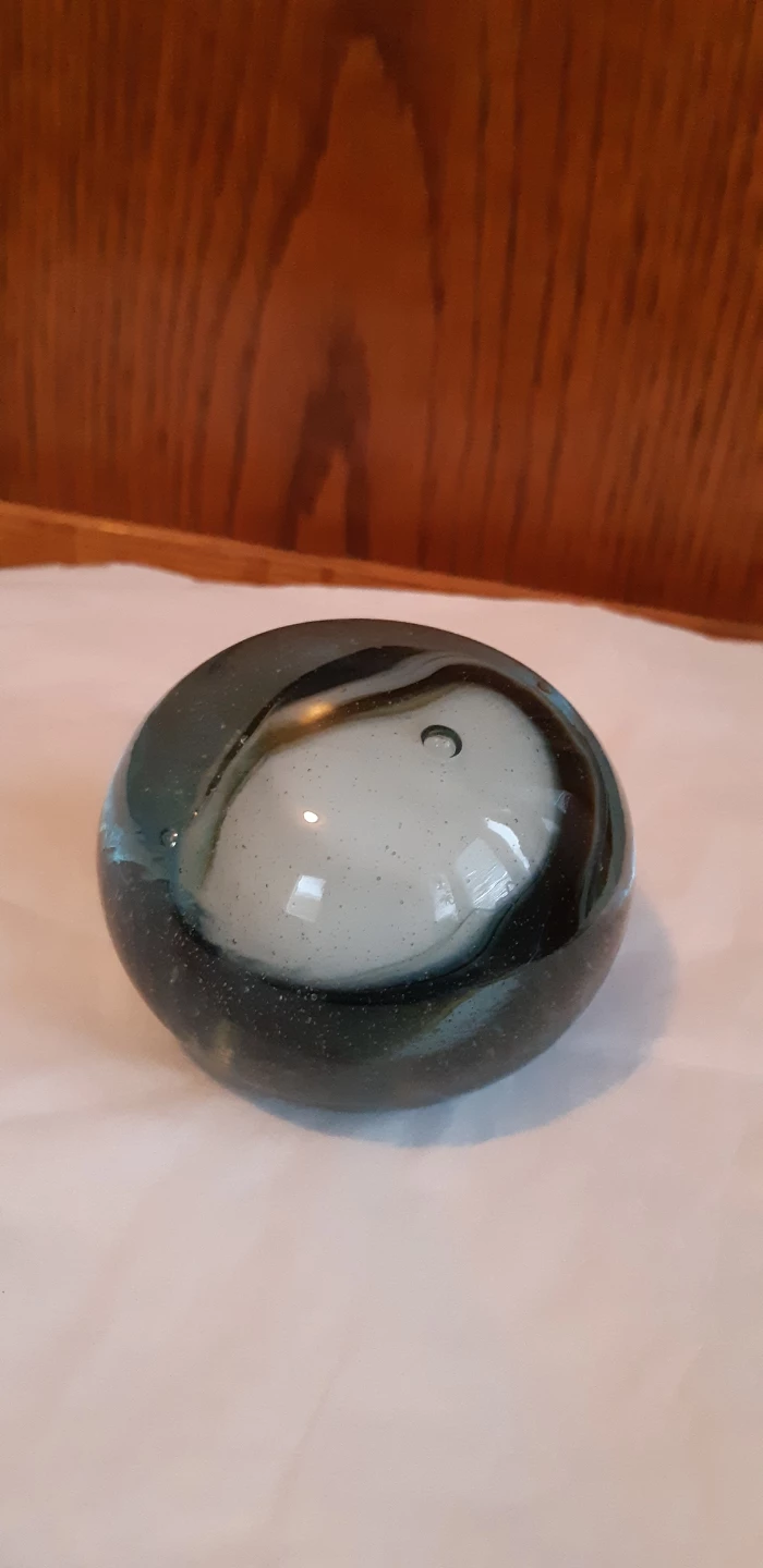 5 Gorgeous Glass Paperweights - photo 2