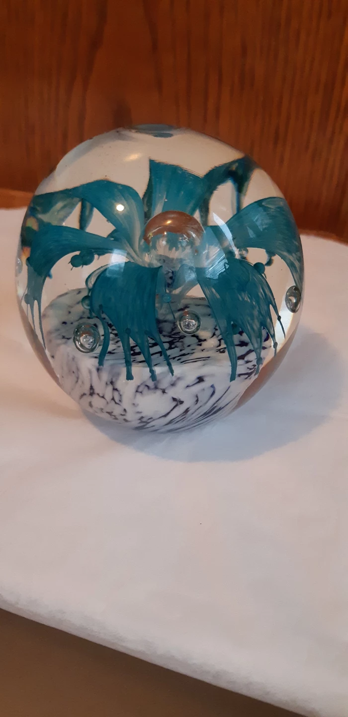 5 Gorgeous Glass Paperweights - photo 5