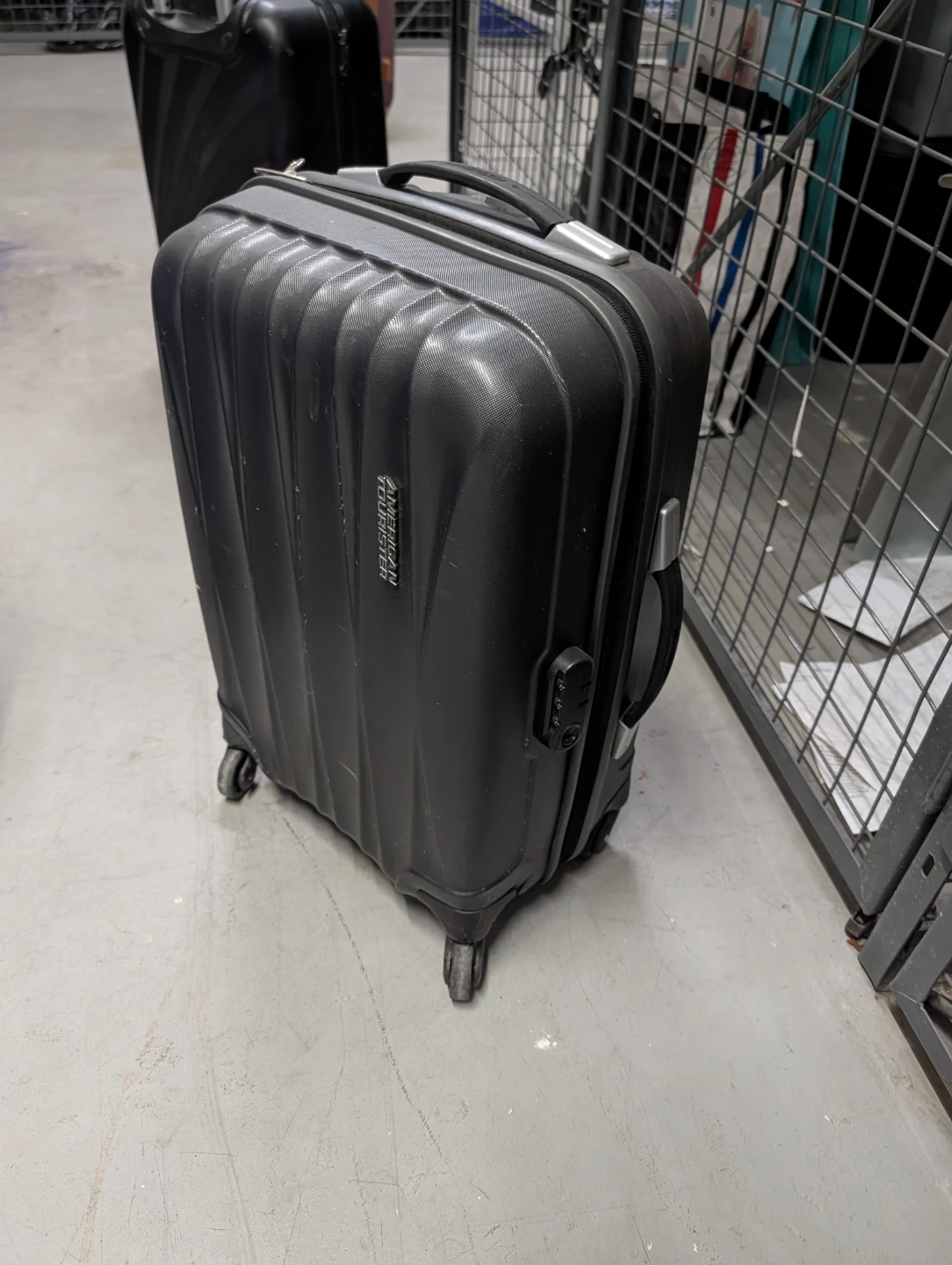 American Tourister Hardside Cabin Bag - photo 2