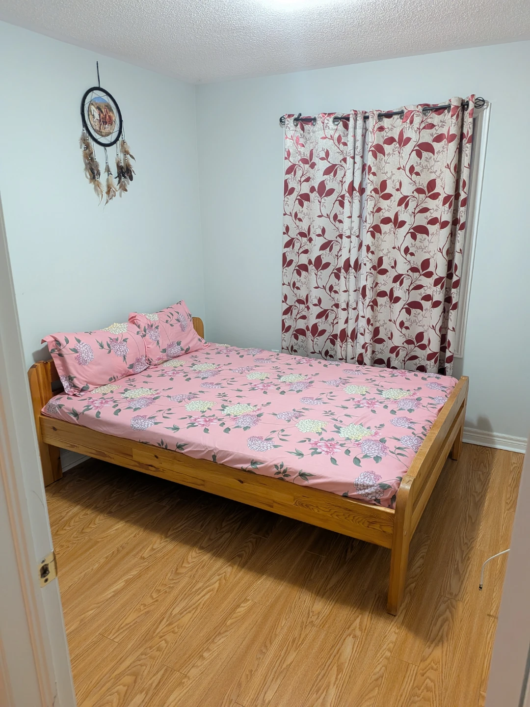 Private room for rent Females only