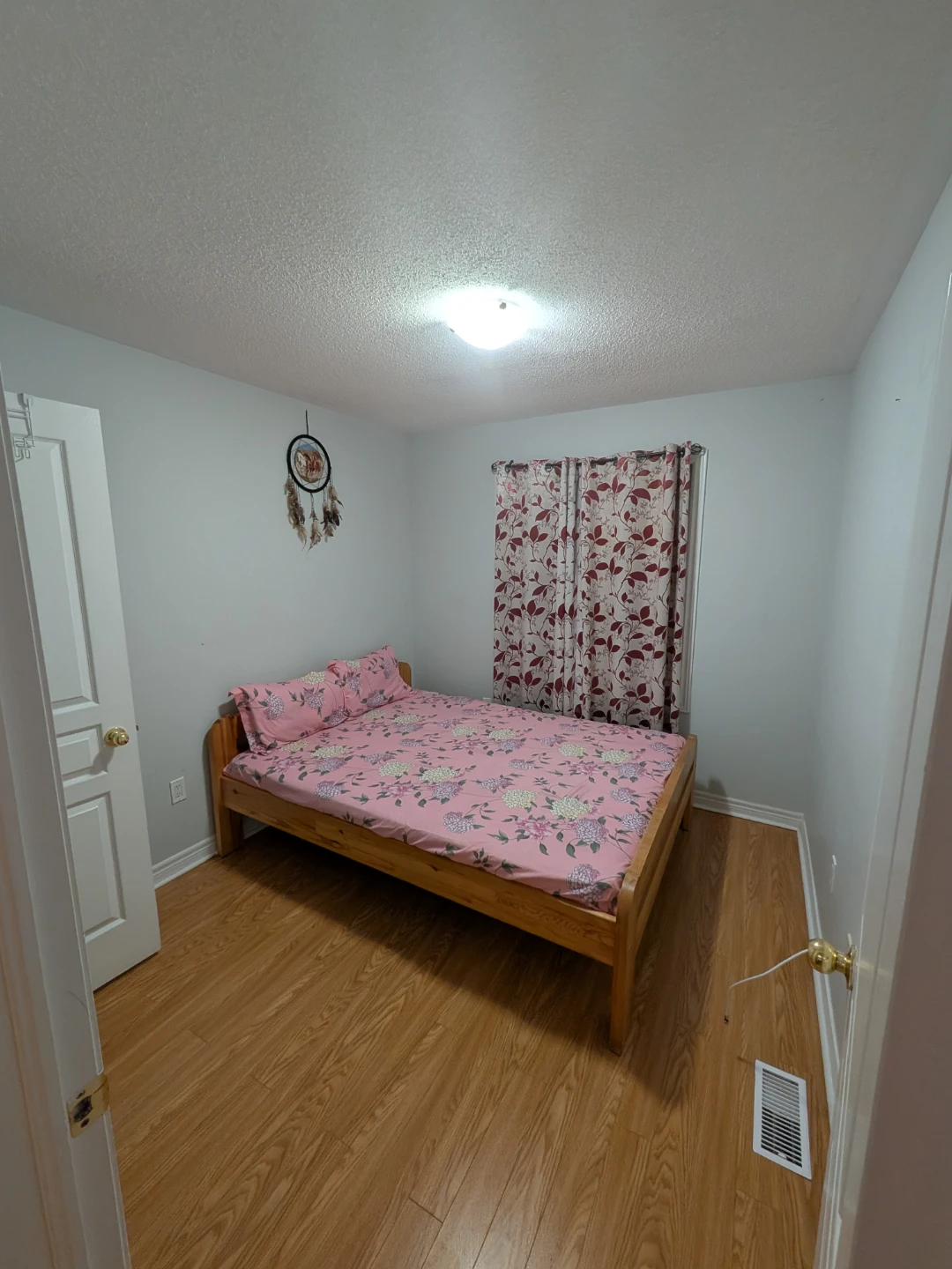 Private room for rent Females only - photo 2