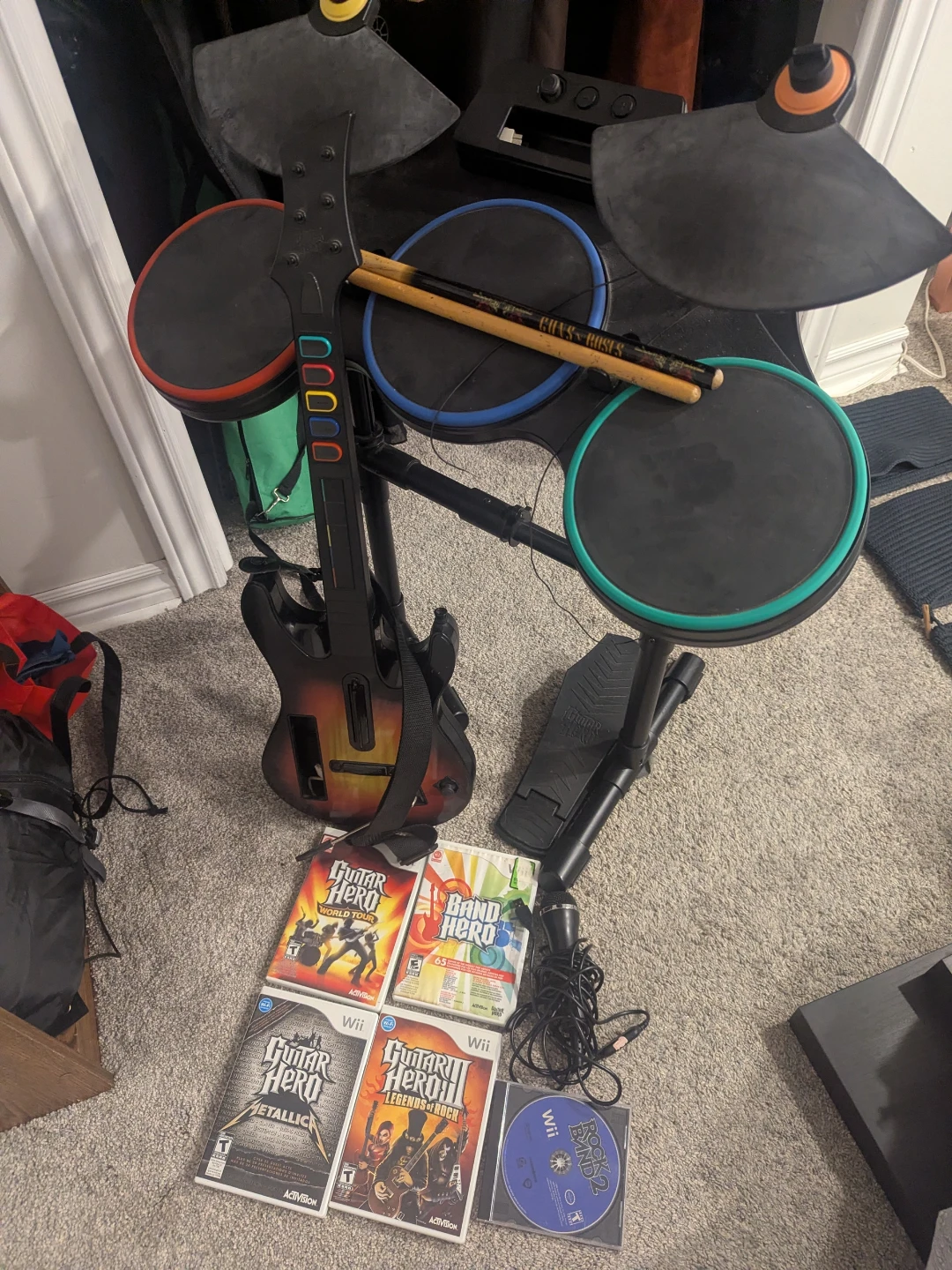 Guitar Hero World Tour Set for Wii
