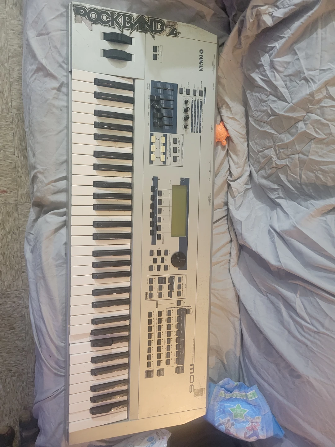 Yamaha MO6 Music Production Synthesizer