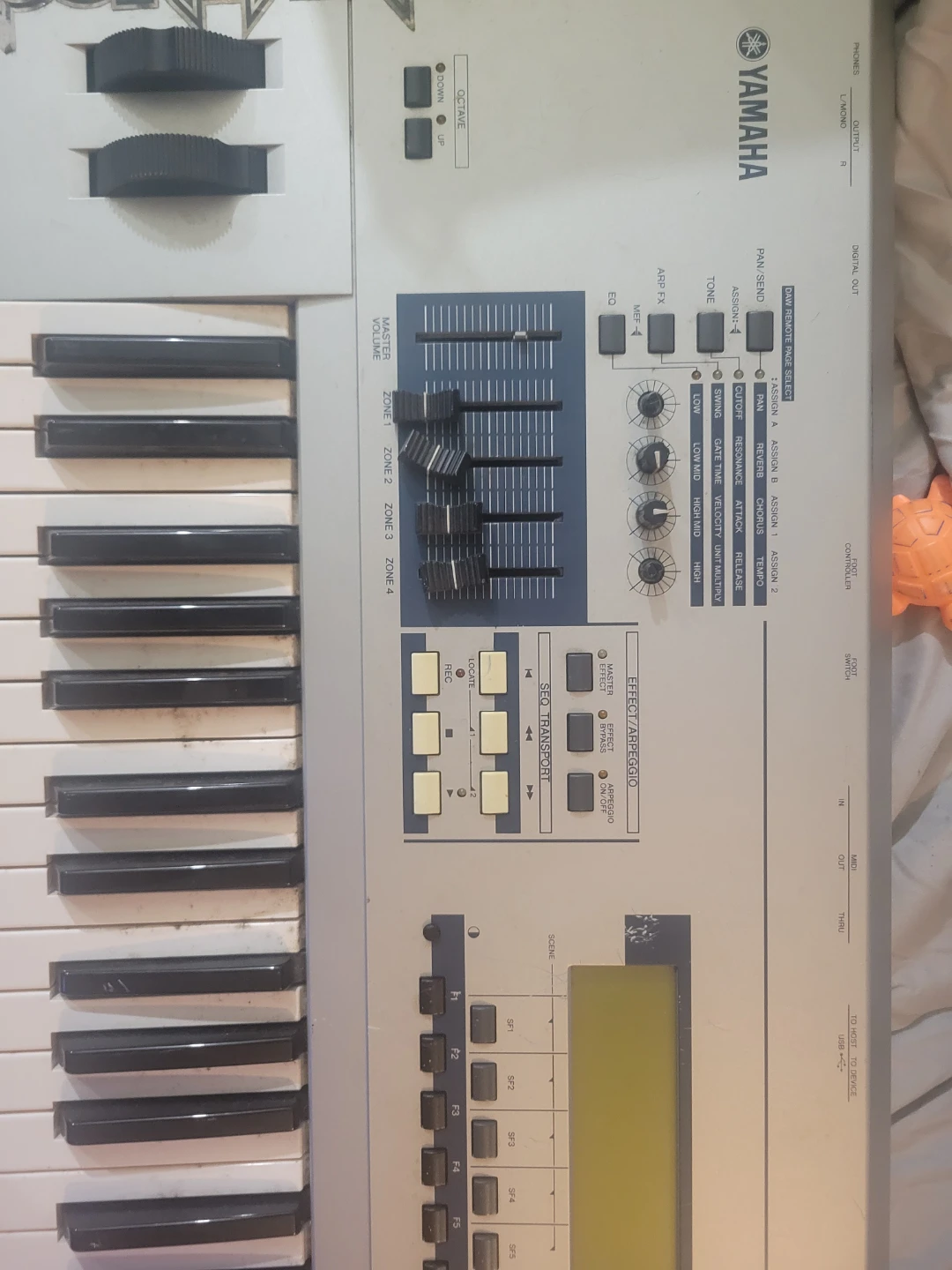 Yamaha MO6 Music Production Synthesizer - photo 3