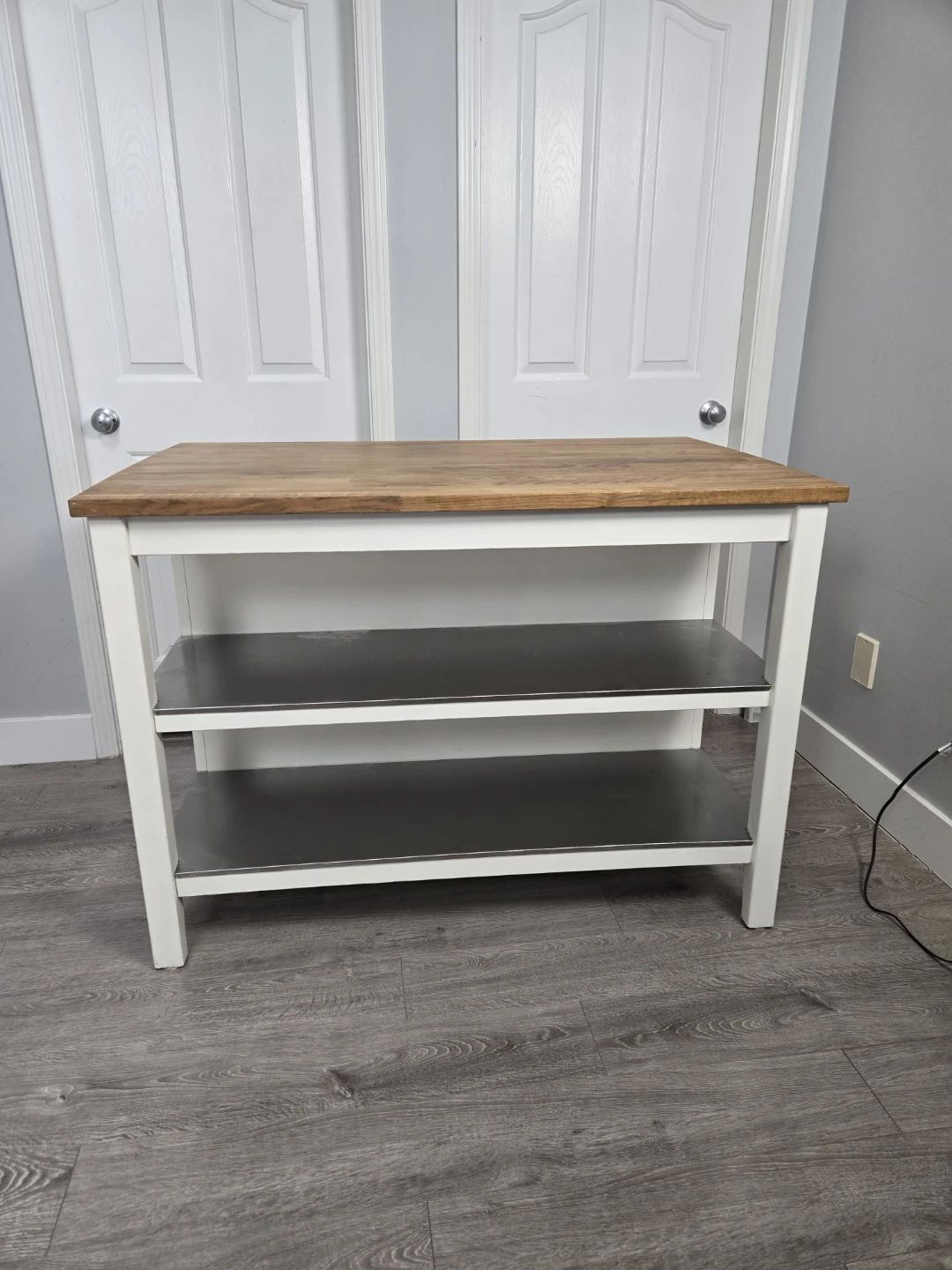 Newly refinished kitchen island w butcher block 2 stools - photo 2