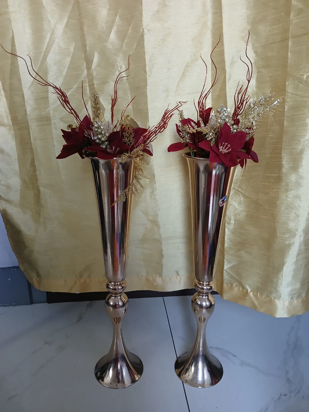 Pair of Decorative Flower Vases - photo 2
