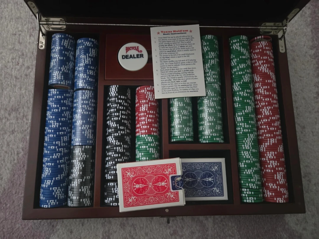 Bicycle Texas Hold'em Poker Set with Case