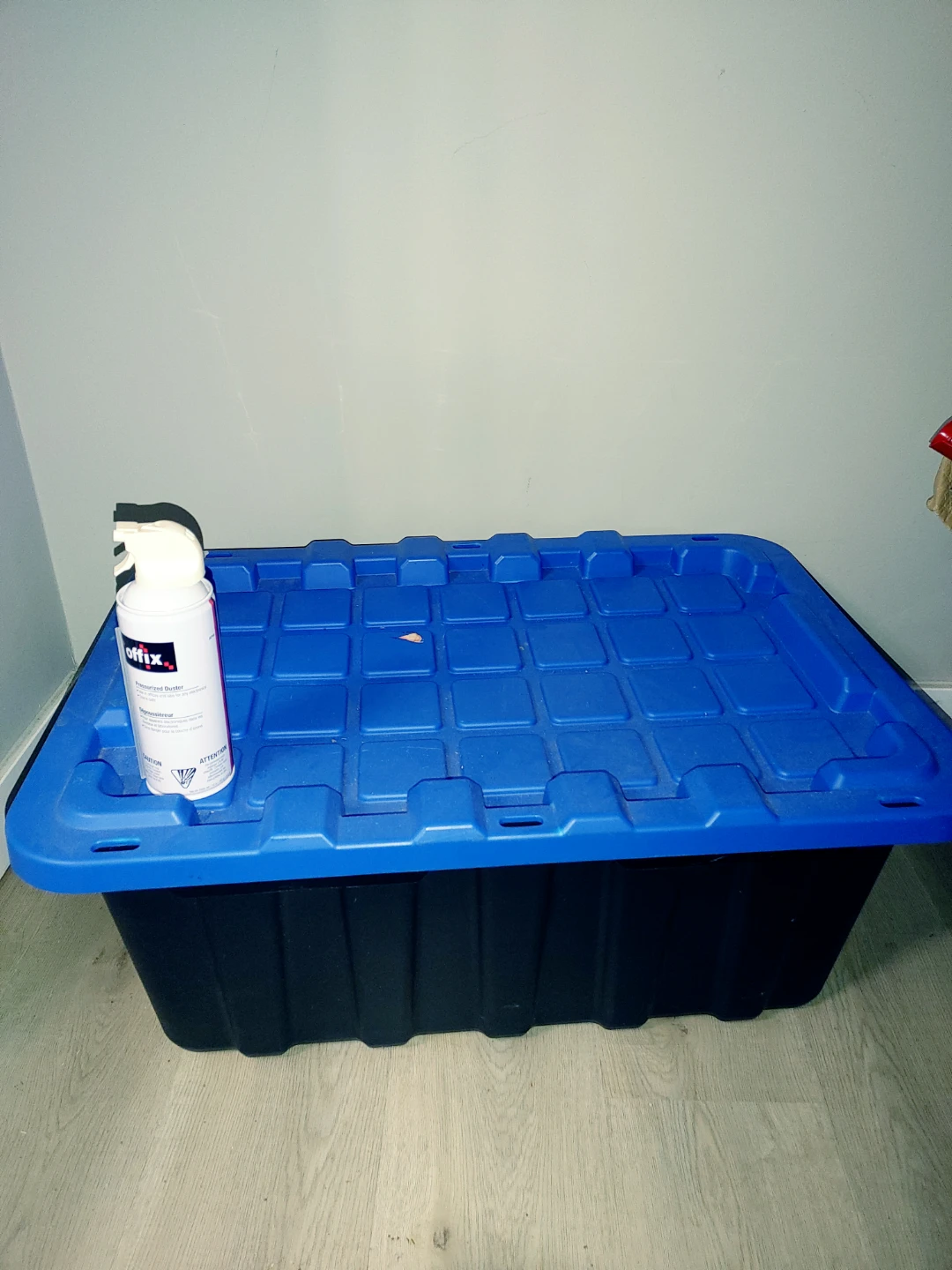 Storage tote box