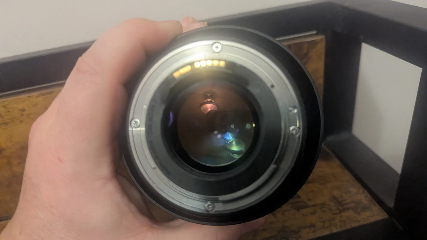 Canon EF 85mm f/1.8 USM Lens - photo 3