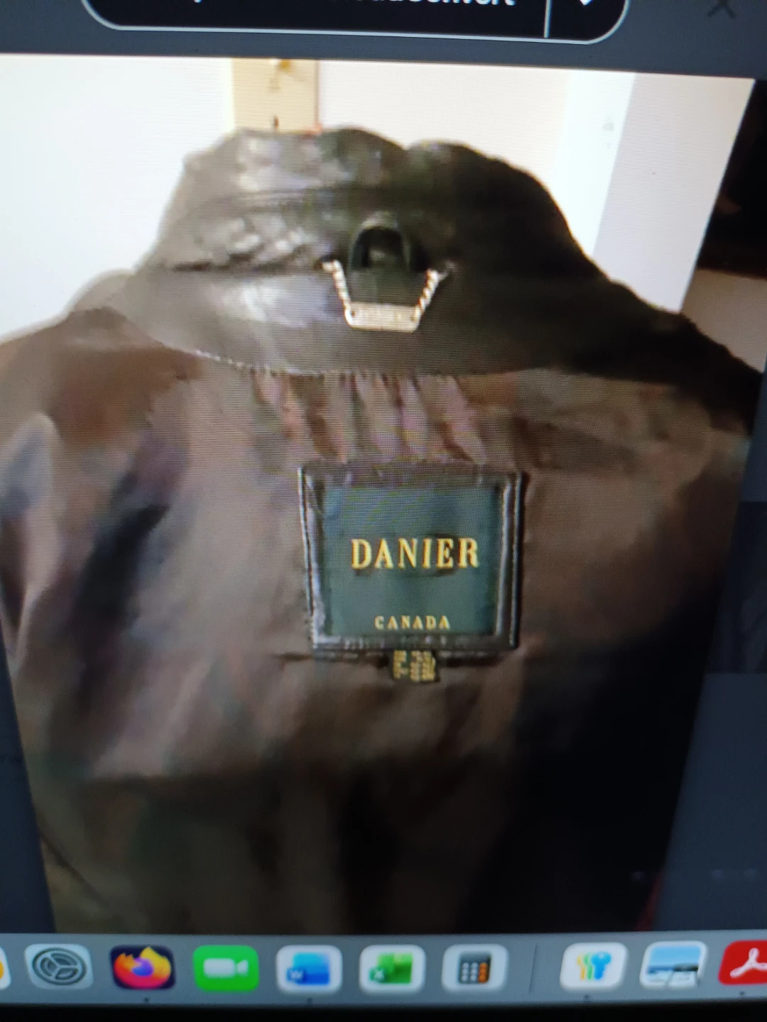 Danier Leather Jacket size 40 to 42 chest excellent condition - photo 4