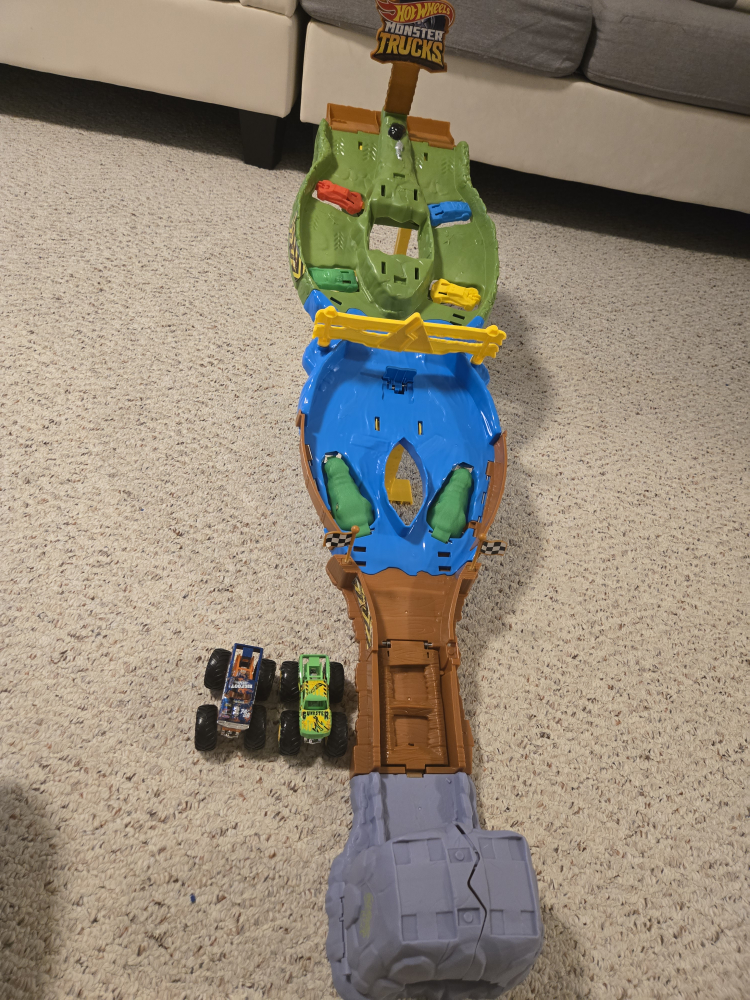 Hot Wheels Monster Trucks Playset with Monster Trucks Bigfoot