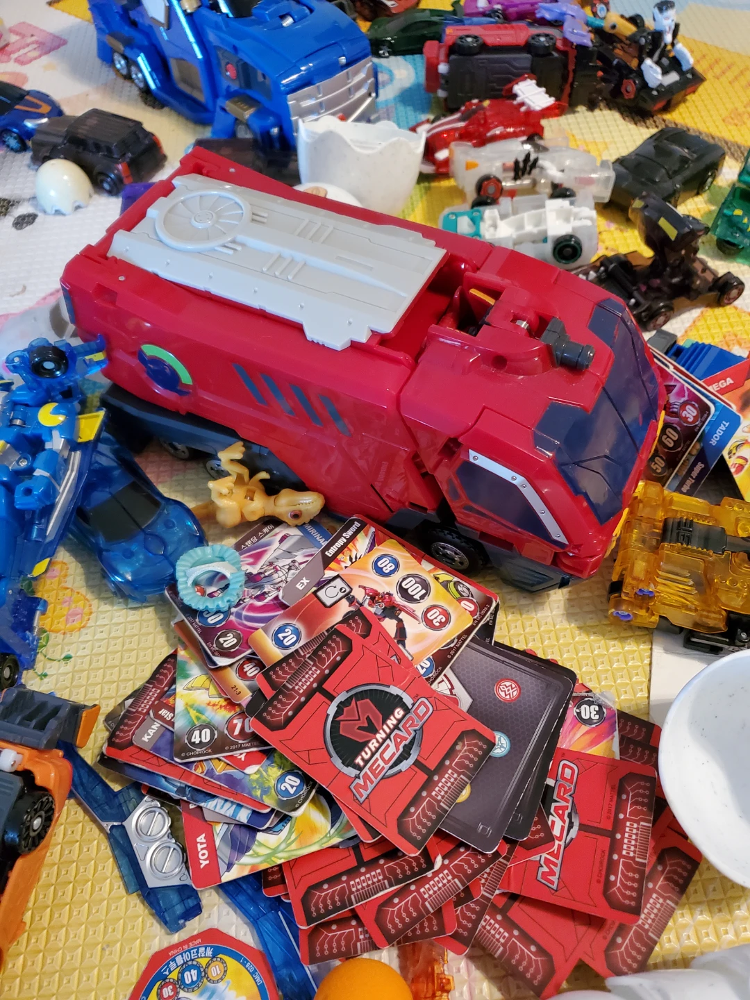 Turning Mecard Toy Car & Cards