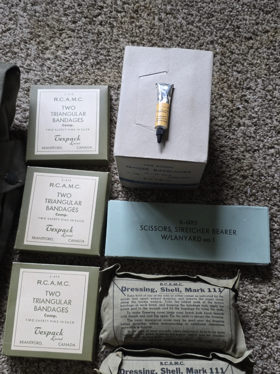 Vintage R.C.A.M.C. First Aid Kit - photo 5
