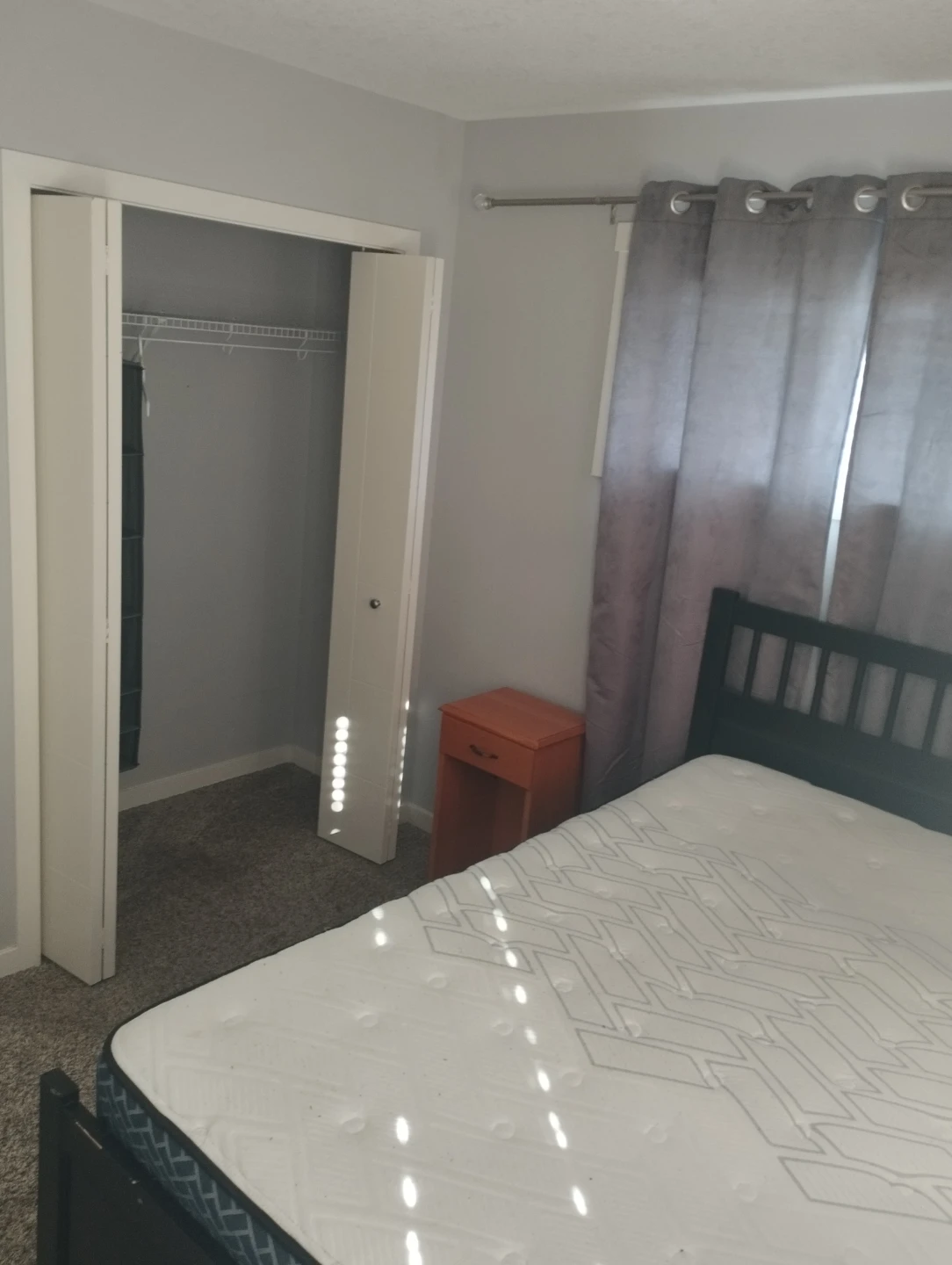 Se alquila habitación - photo 2