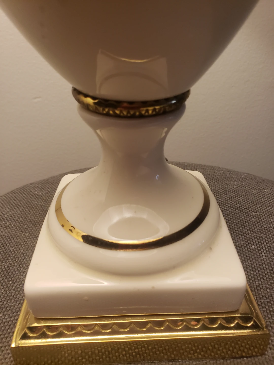 Vintage White & Gold Accent Lamp - photo 3