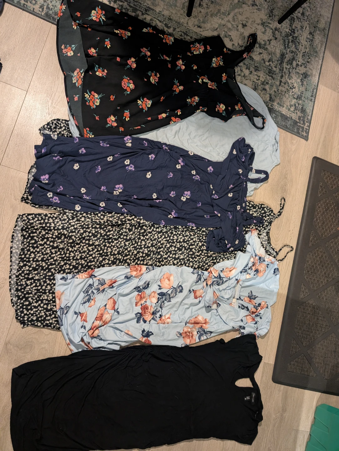 Maternity clothes lot! Mostly small, some medium - photo 4