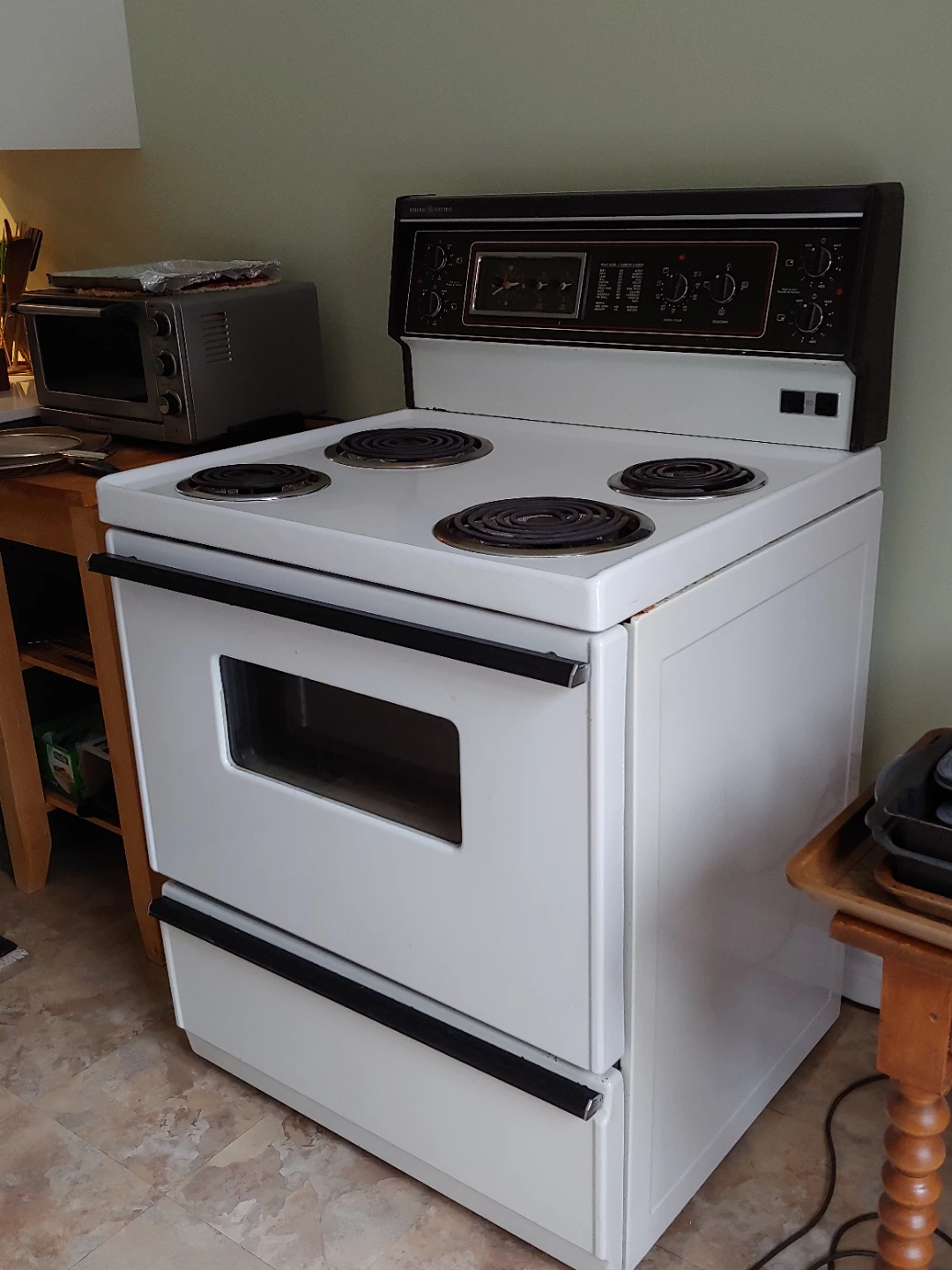 GE 30" Electric Stove - photo 2