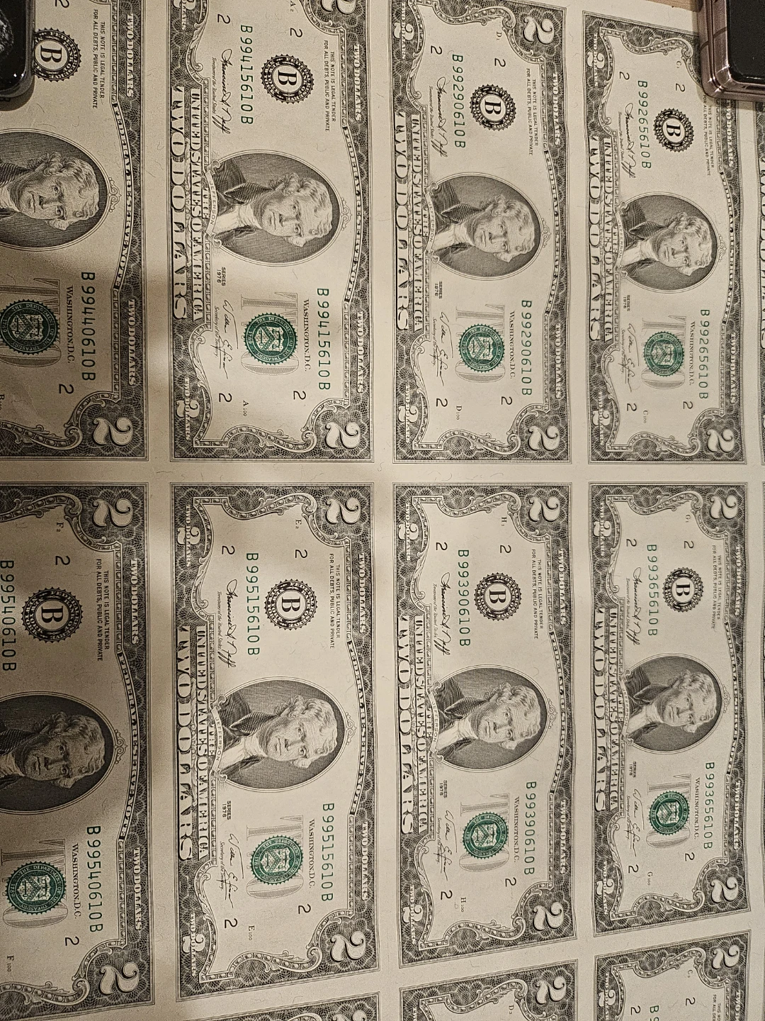 Two dollar federal reserve notes uncut. 8 x 4 (32) - photo 2