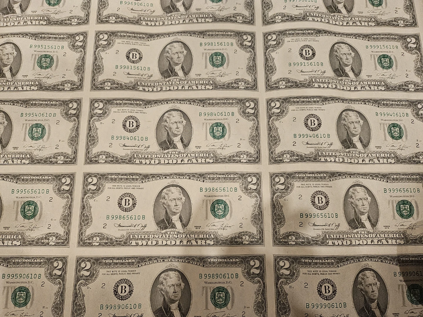 Two dollar federal reserve notes uncut. 8 x 4 (32) - photo 3