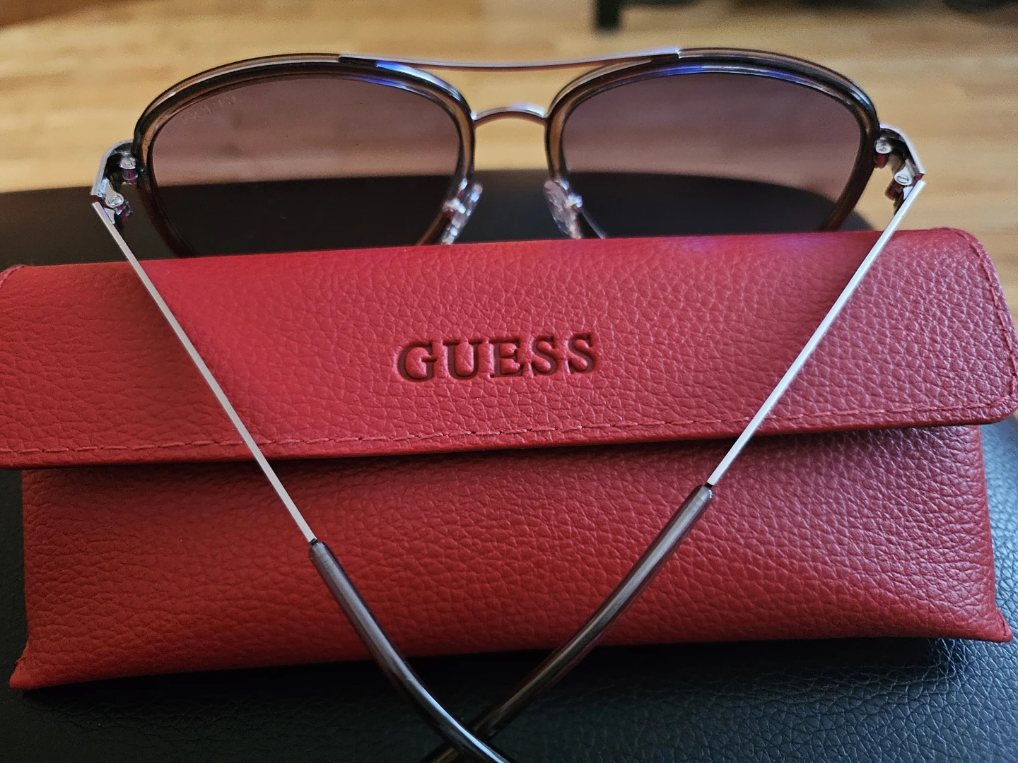 Guess Sunglasses with Red Case - photo 3