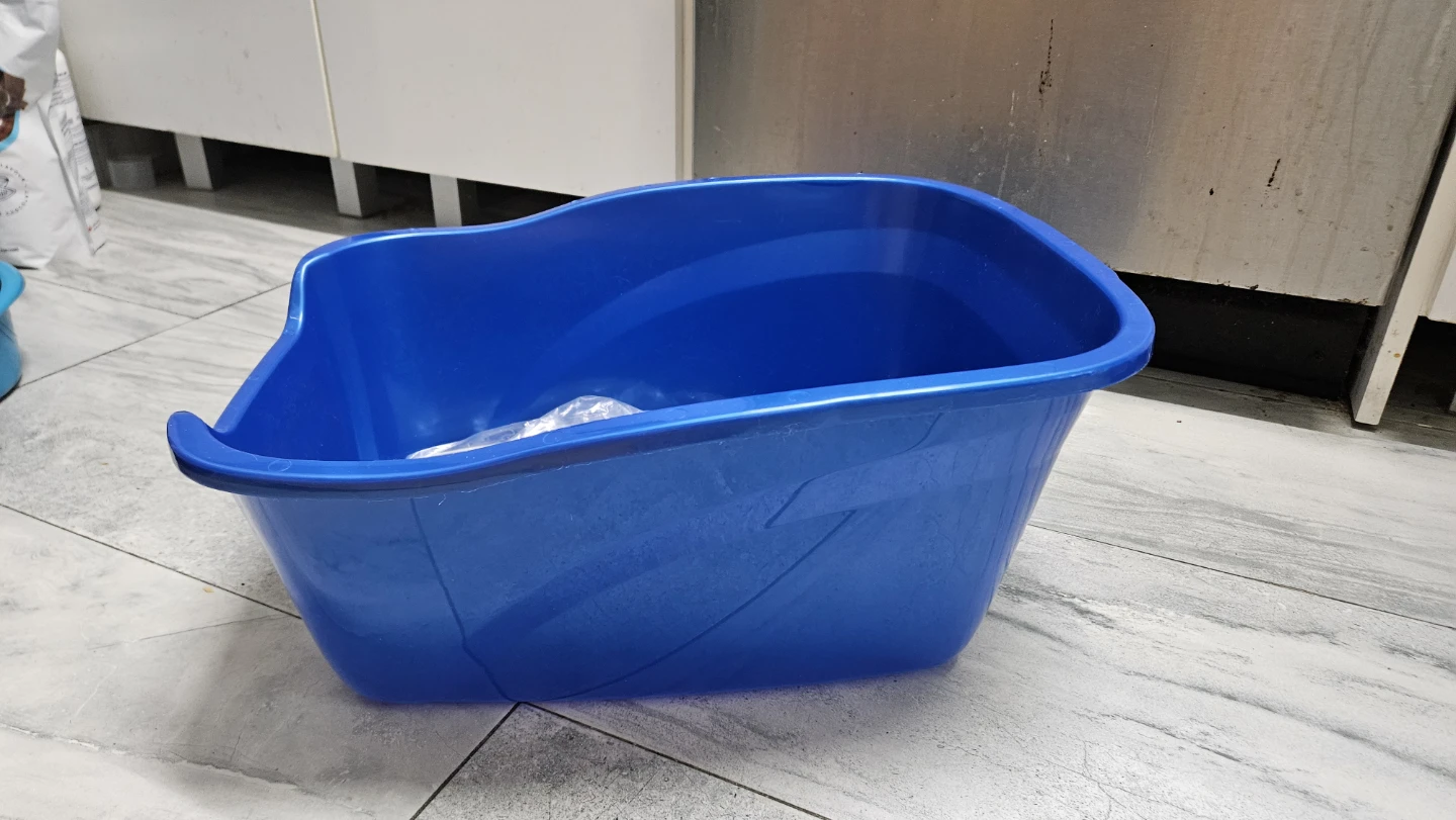 Plastic Cat Litter Box with Scoop - photo 2